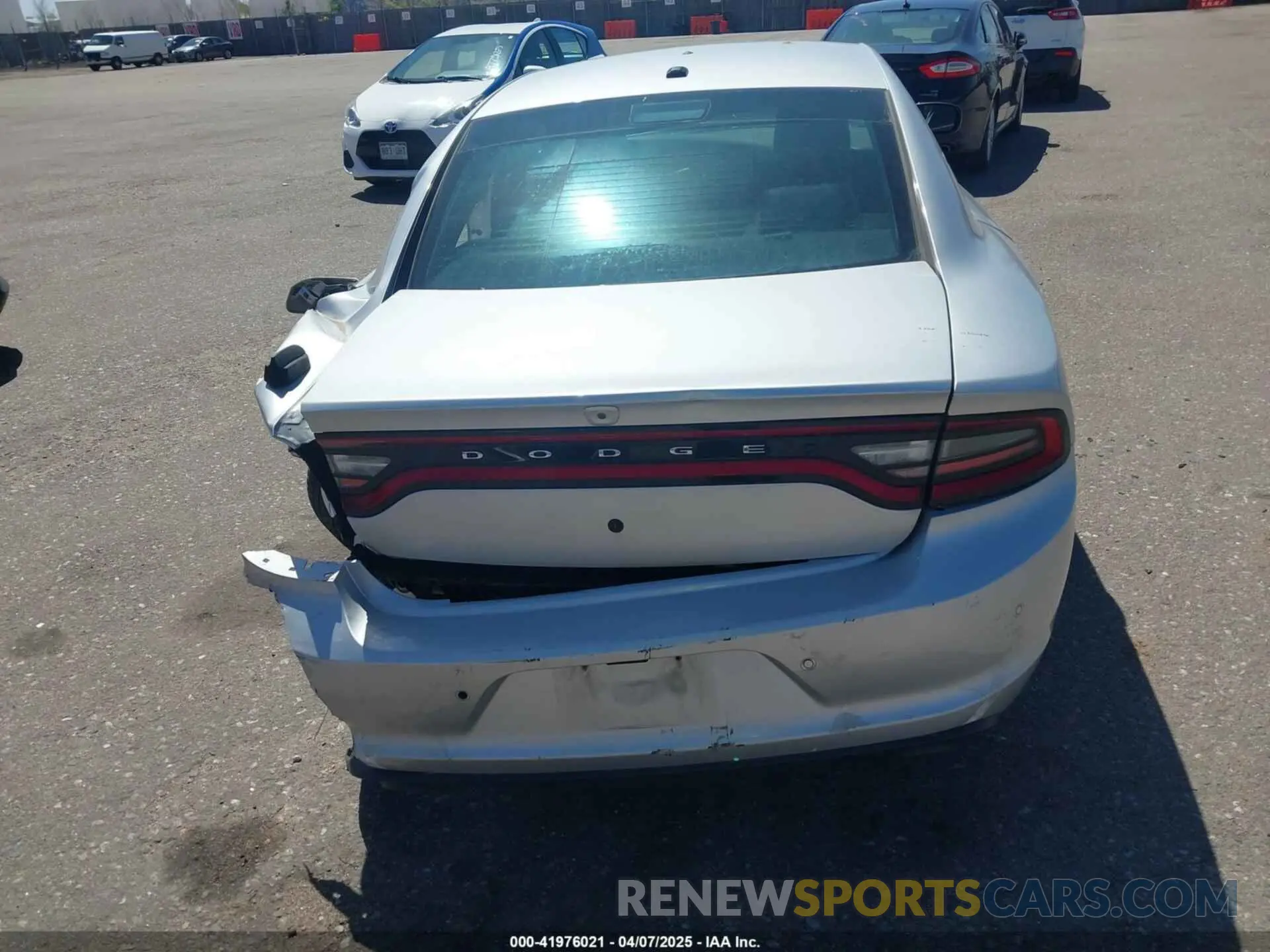 16 fotografías del automóvil dañado 2C3CDXKT4KH647831 DODGE CHARGER 2019