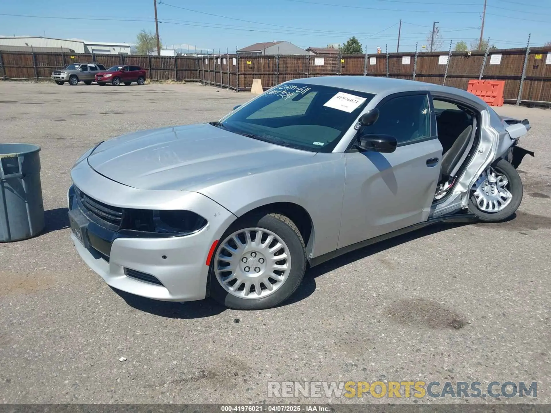 2 fotografías del automóvil dañado 2C3CDXKT4KH647831 DODGE CHARGER 2019