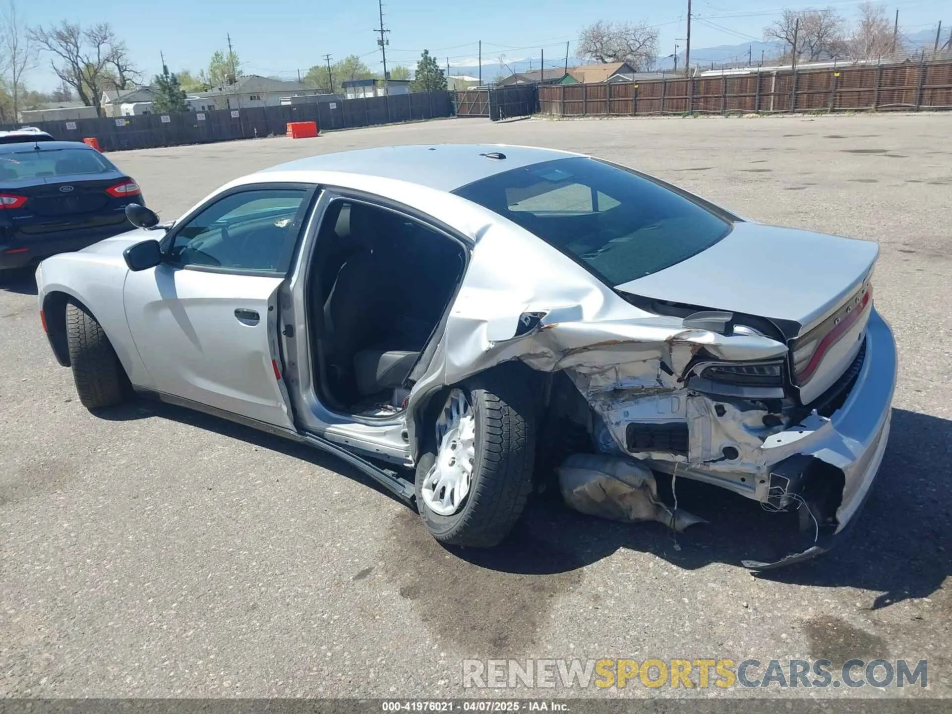 3 fotografías del automóvil dañado 2C3CDXKT4KH647831 DODGE CHARGER 2019