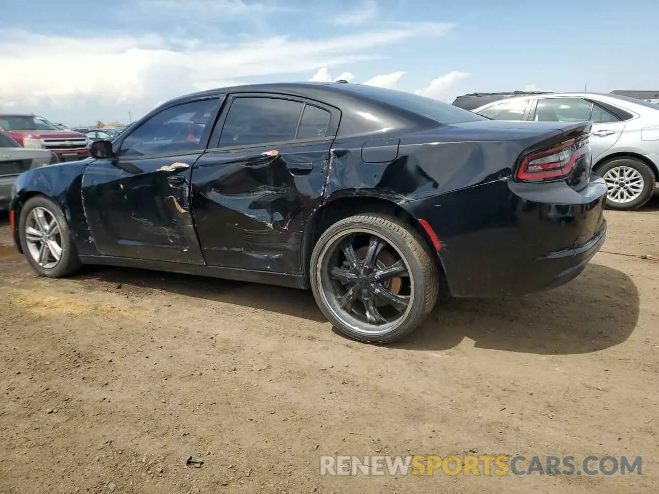 2 fotografías del automóvil dañado 2C3CDXKT5KH577191 DODGE CHARGER 2019