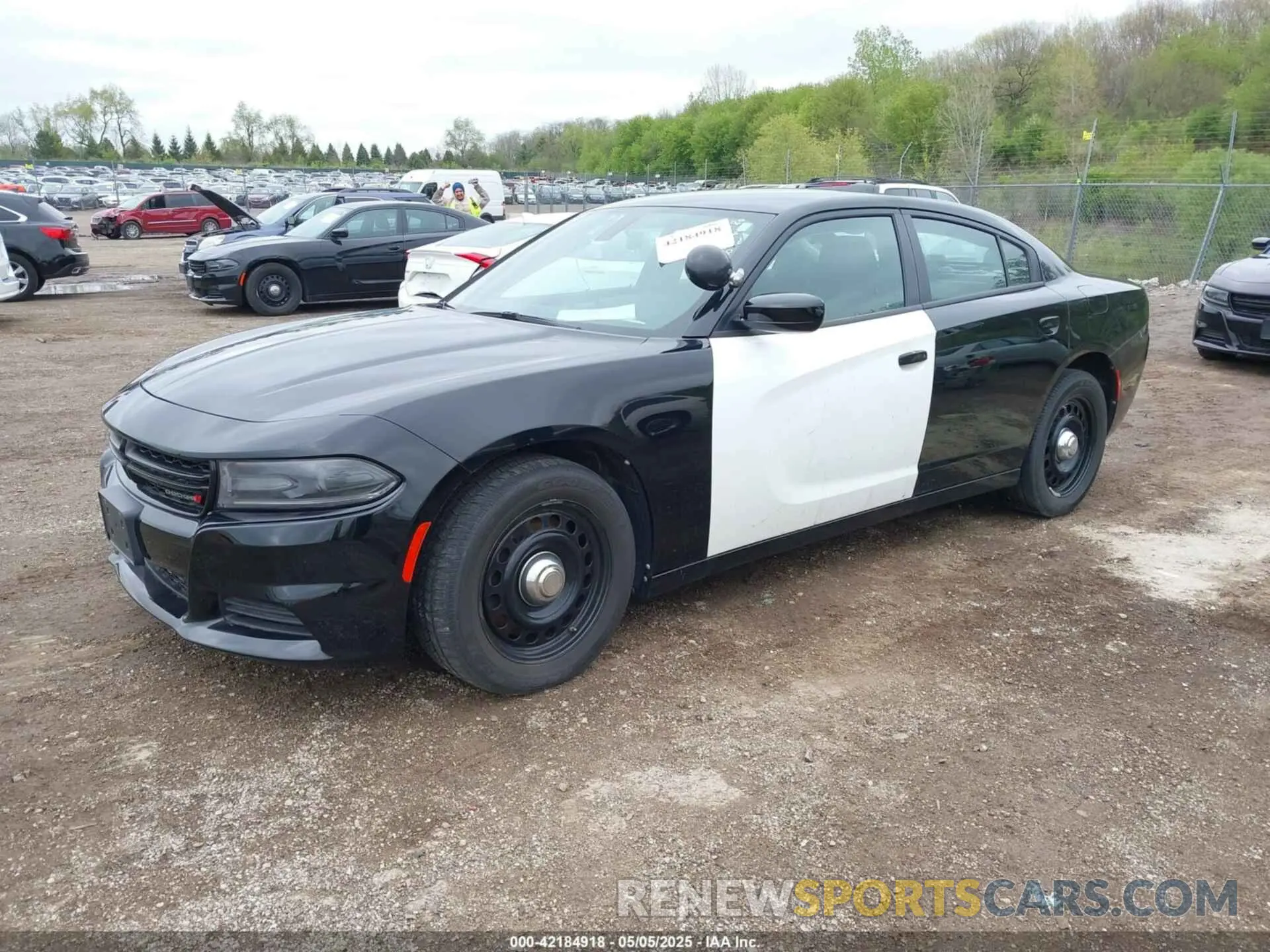 2 fotografías del automóvil dañado 2C3CDXKT5KH622663 DODGE CHARGER 2019