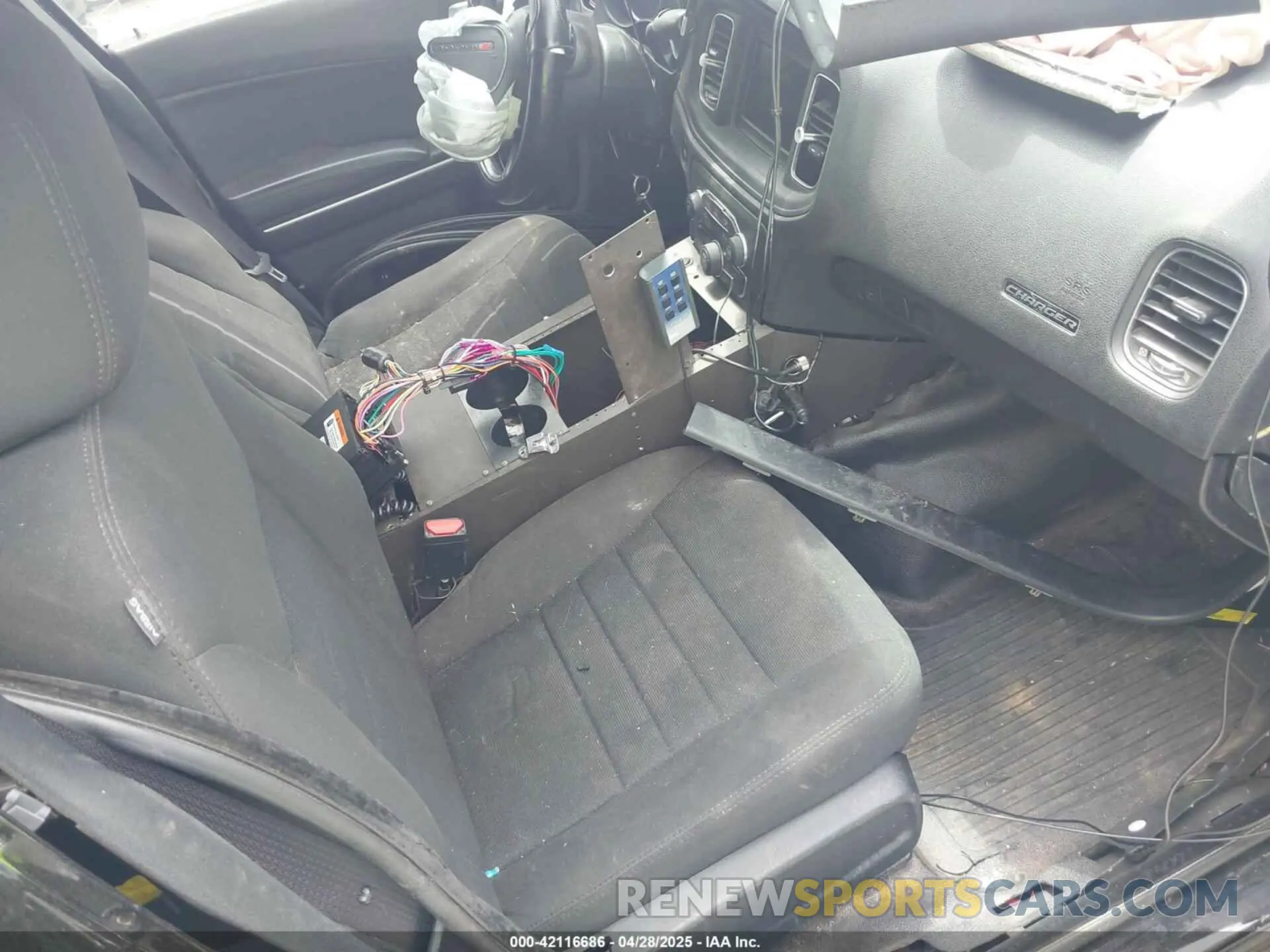 5 fotografías del automóvil dañado 2C3CDXKT5KH743080 DODGE CHARGER 2019