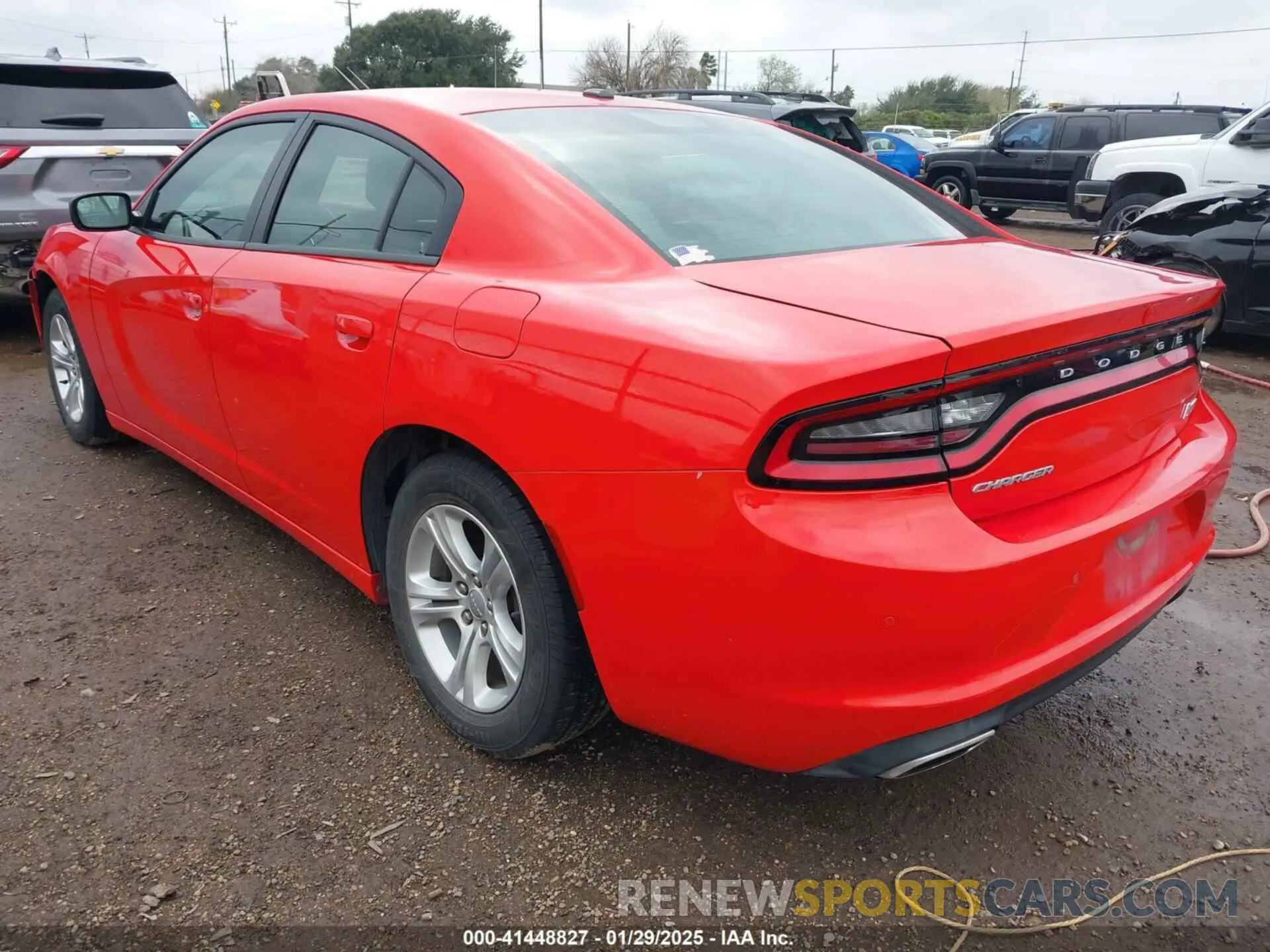 3 fotografías del automóvil dañado 2C3CDXBG0LH113990 DODGE CHARGER 2020