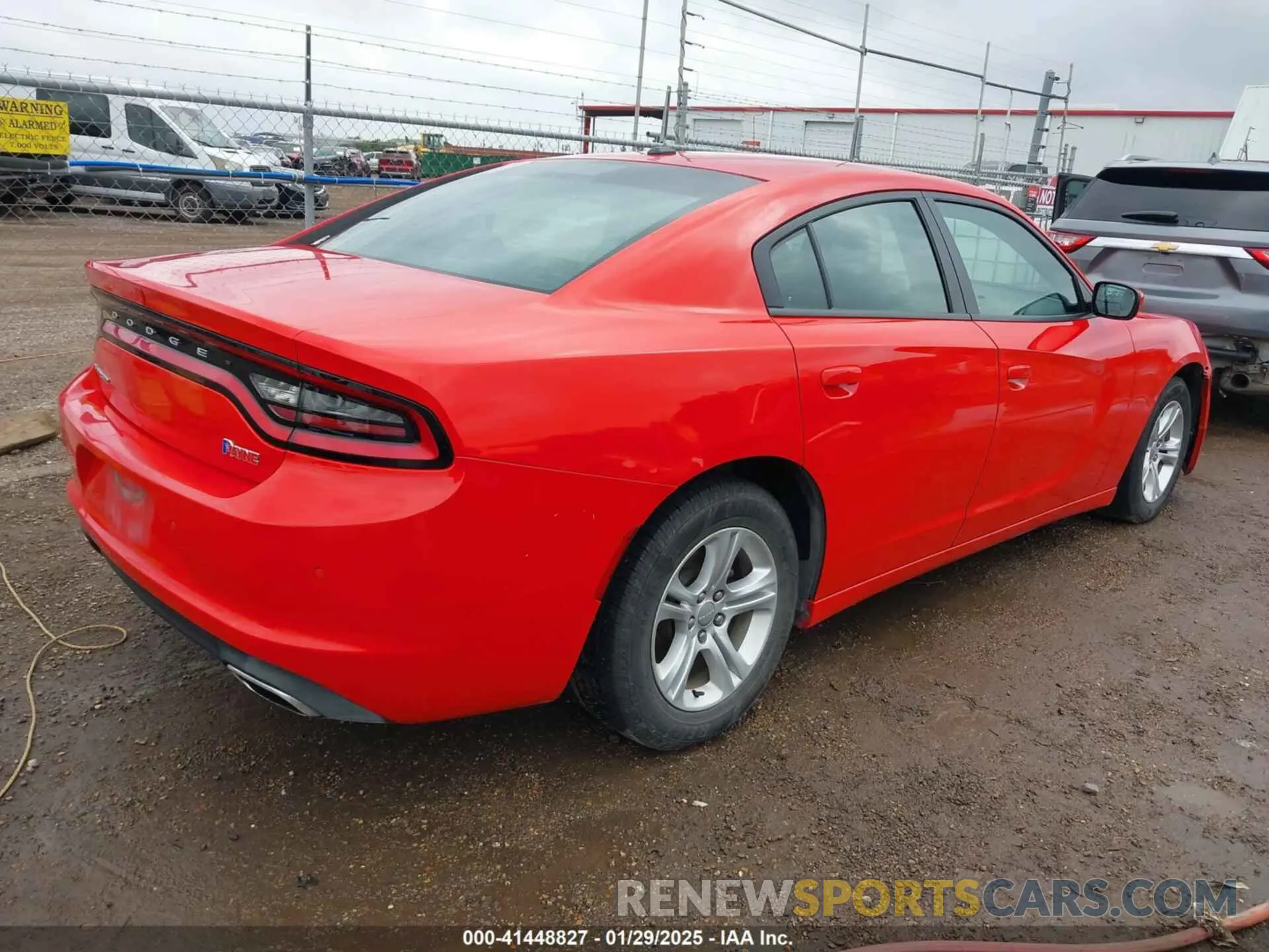 4 fotografías del automóvil dañado 2C3CDXBG0LH113990 DODGE CHARGER 2020