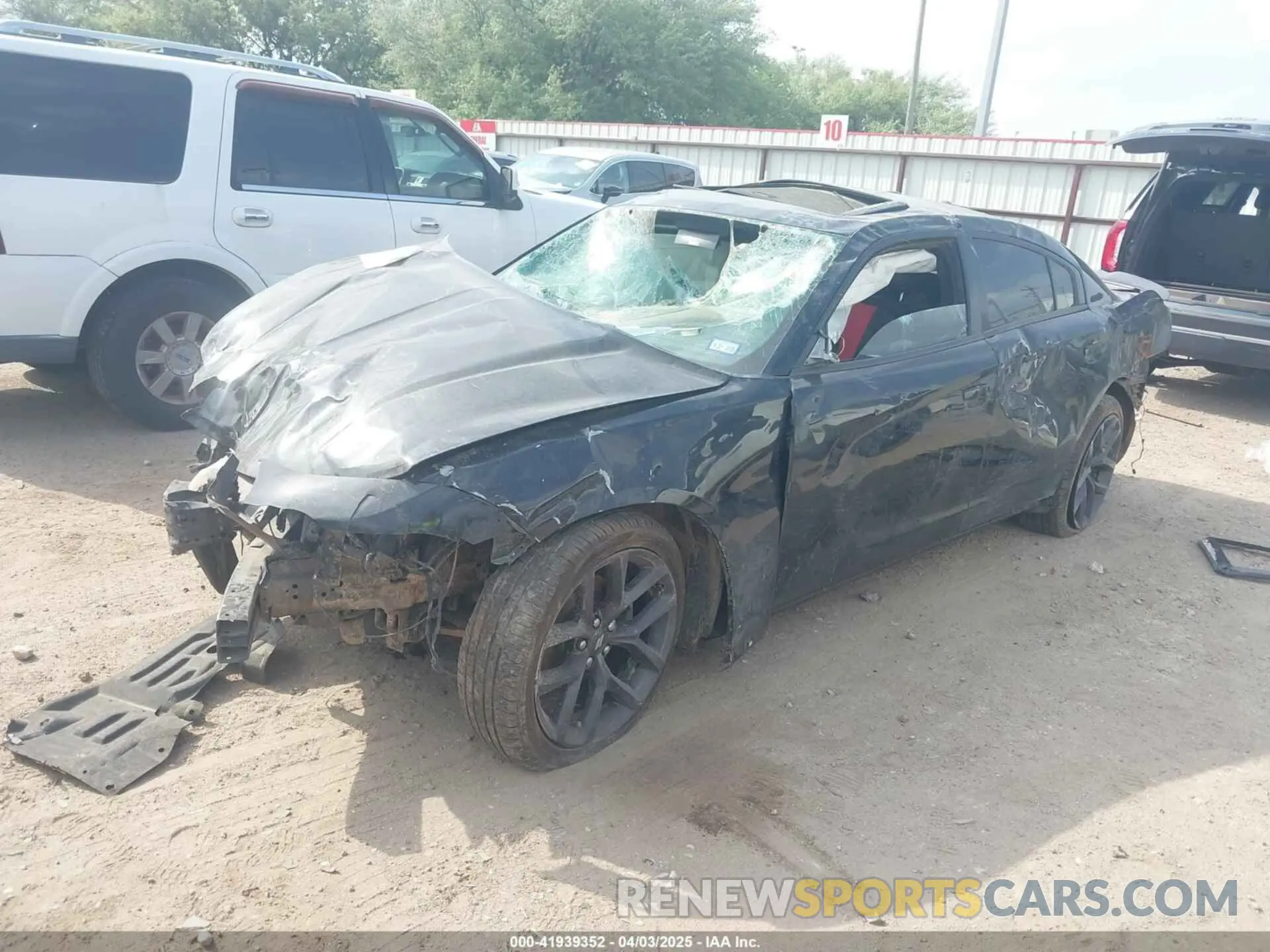 2 fotografías del automóvil dañado 2C3CDXBG0LH136363 DODGE CHARGER 2020
