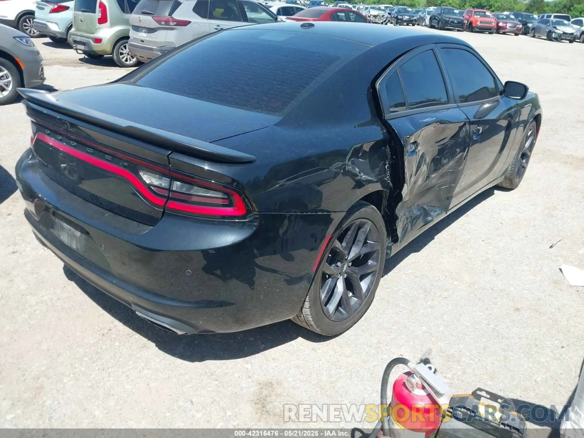 4 fotografías del automóvil dañado 2C3CDXBG0LH163580 DODGE CHARGER 2020