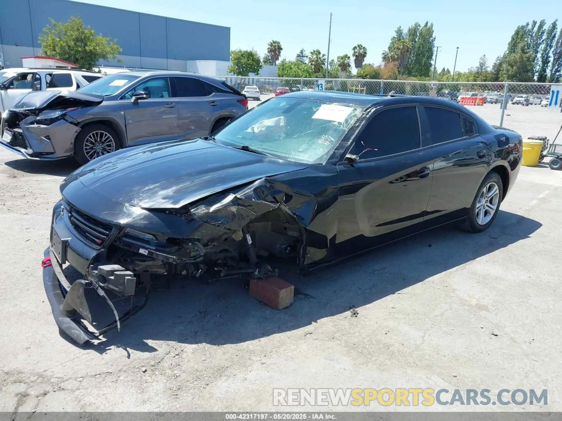 2 fotografías del automóvil dañado 2C3CDXBG1LH102237 DODGE CHARGER 2020