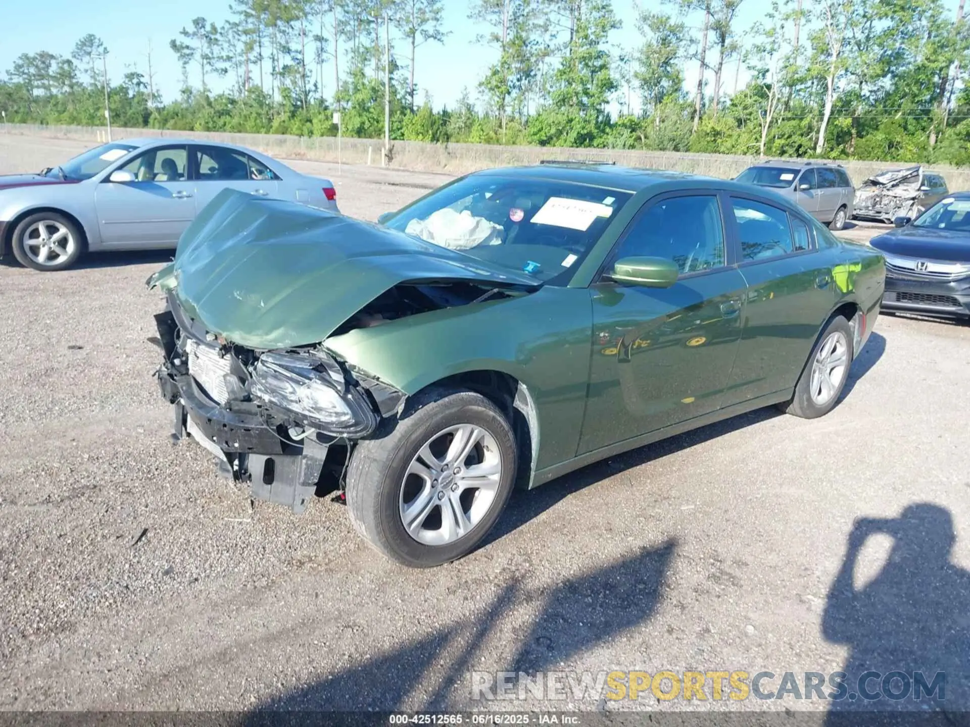 2 fotografías del automóvil dañado 2C3CDXBG3LH231726 DODGE CHARGER 2020