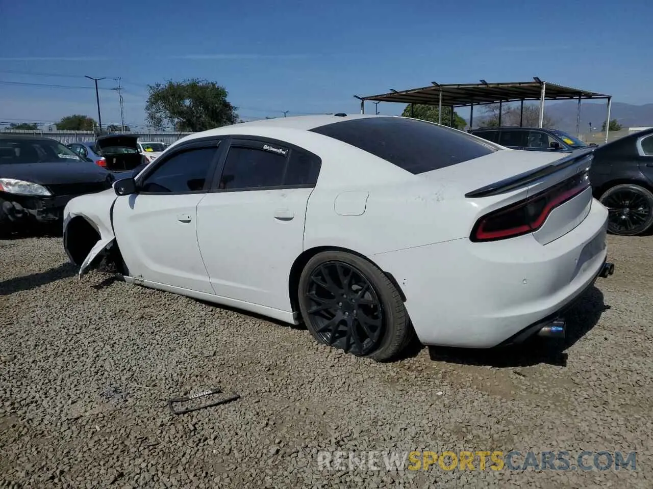 2 fotografías del automóvil dañado 2C3CDXBG4LH162979 DODGE CHARGER 2020