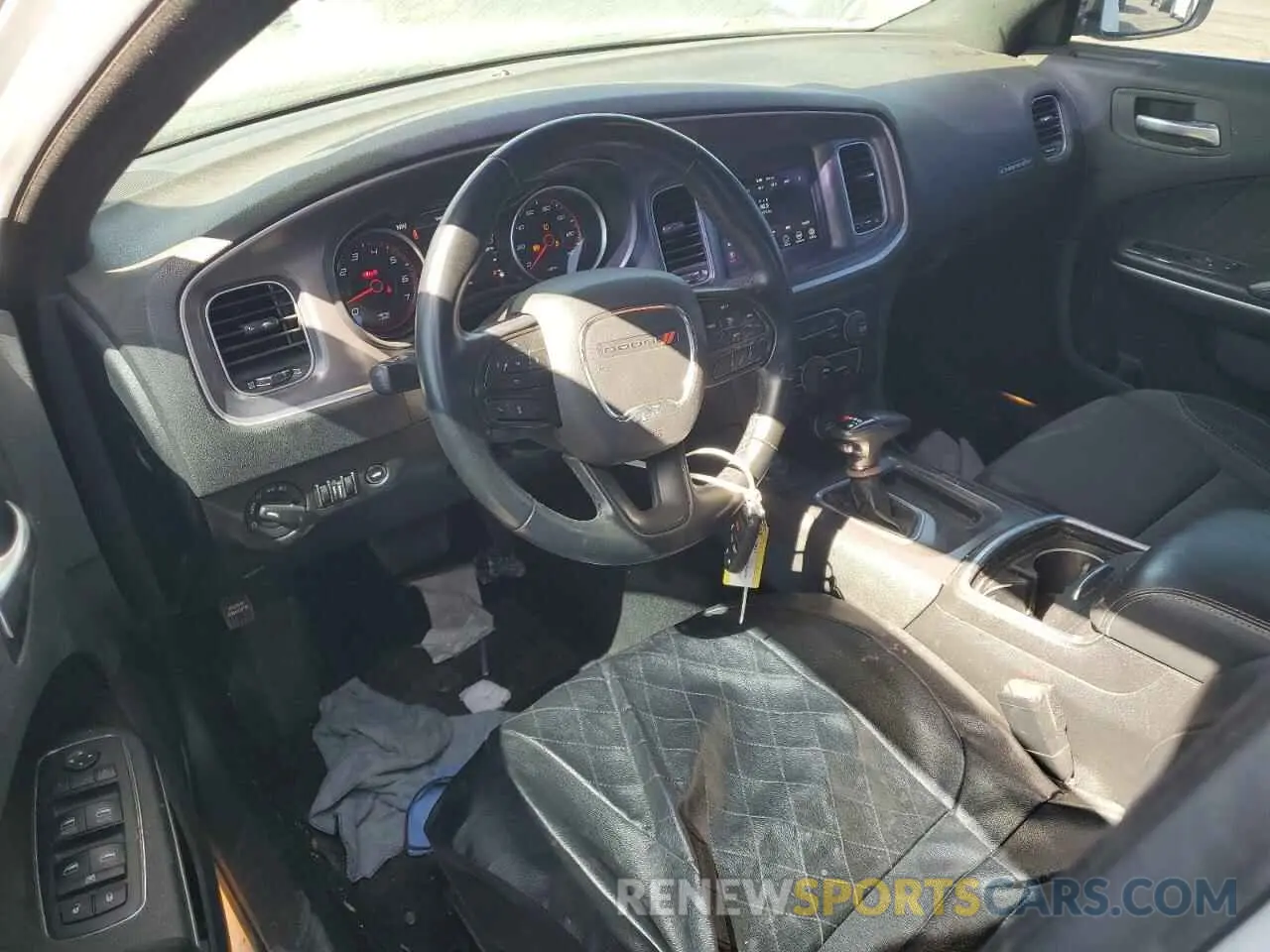8 fotografías del automóvil dañado 2C3CDXBG4LH162979 DODGE CHARGER 2020