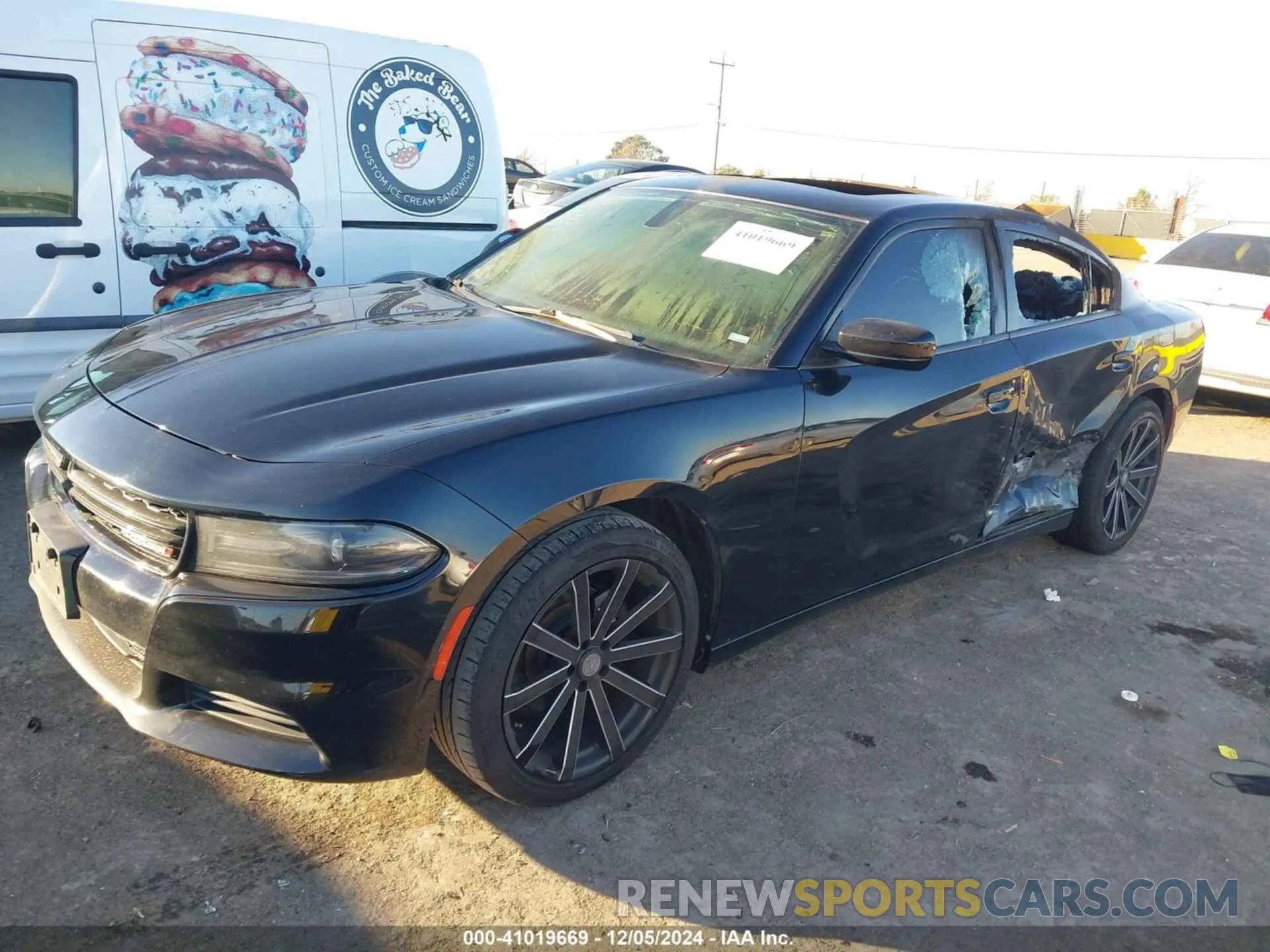 2 fotografías del automóvil dañado 2C3CDXBG5LH144720 DODGE CHARGER 2020