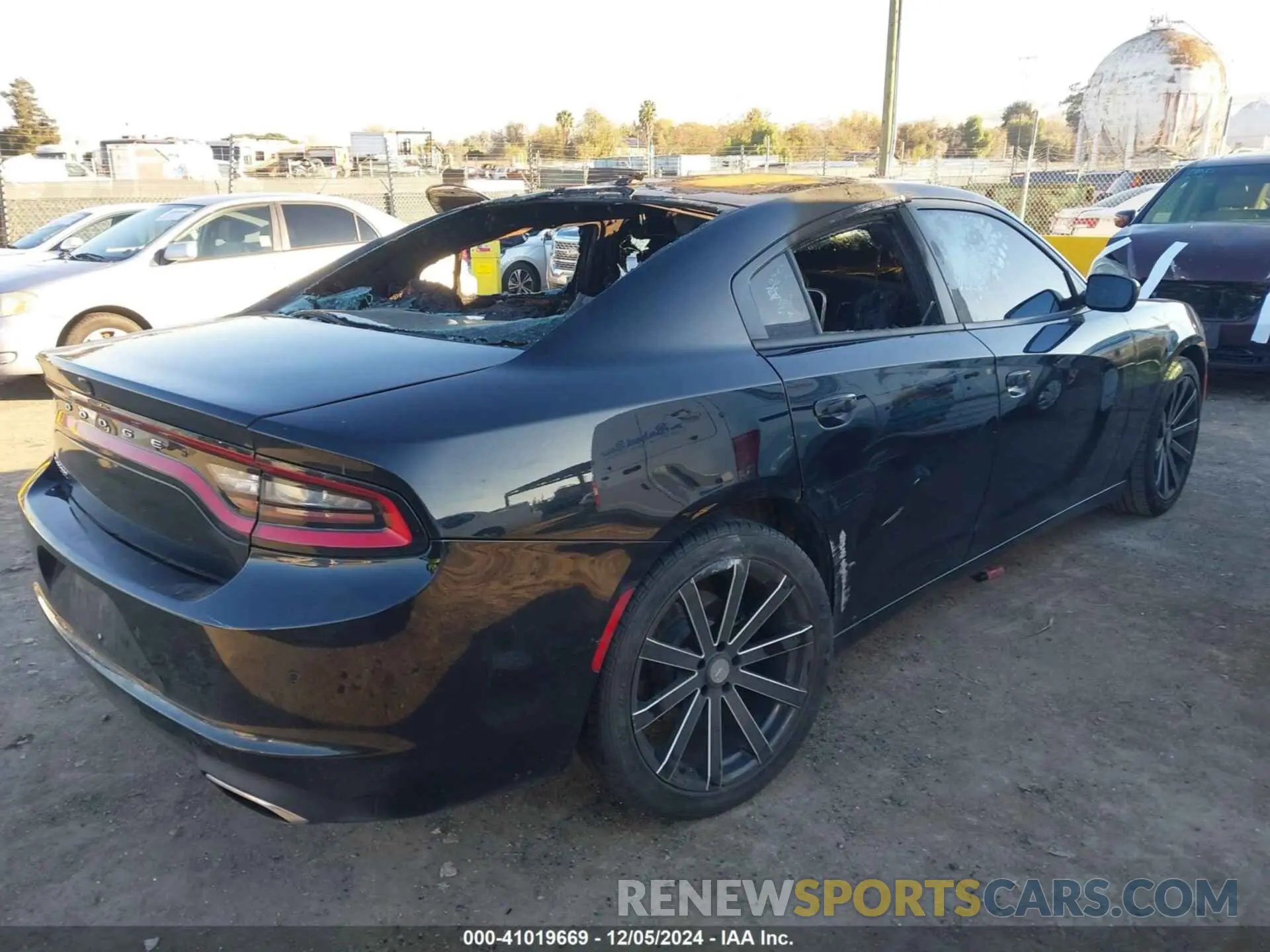 4 fotografías del automóvil dañado 2C3CDXBG5LH144720 DODGE CHARGER 2020