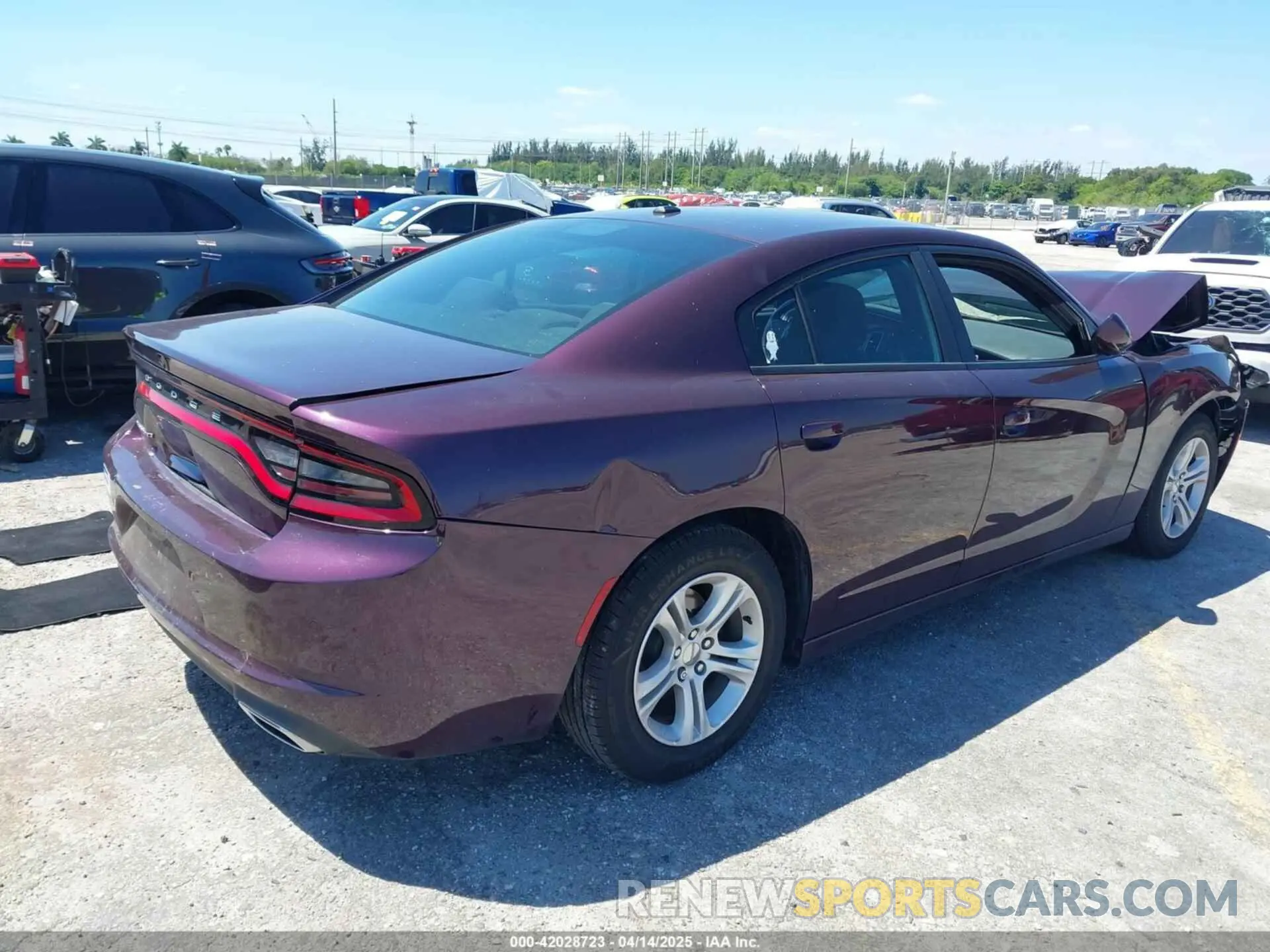 4 fotografías del automóvil dañado 2C3CDXBG5LH220064 DODGE CHARGER 2020
