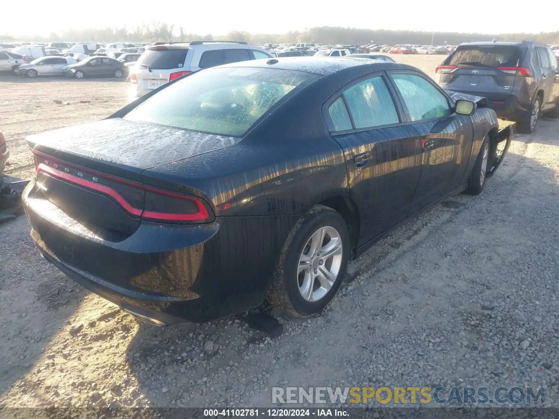 4 fotografías del automóvil dañado 2C3CDXBG6LH146797 DODGE CHARGER 2020