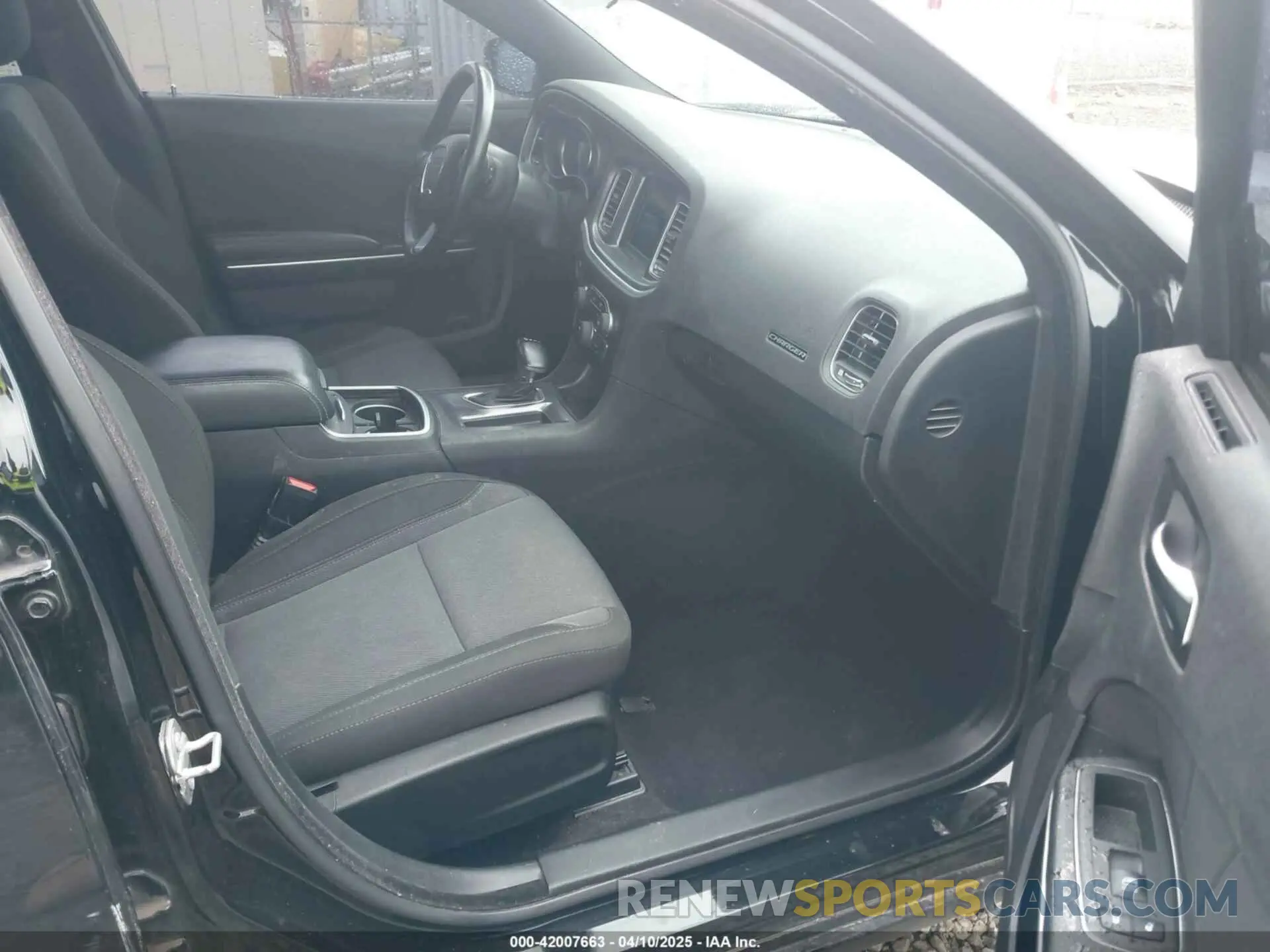 5 fotografías del automóvil dañado 2C3CDXBG6LH160828 DODGE CHARGER 2020