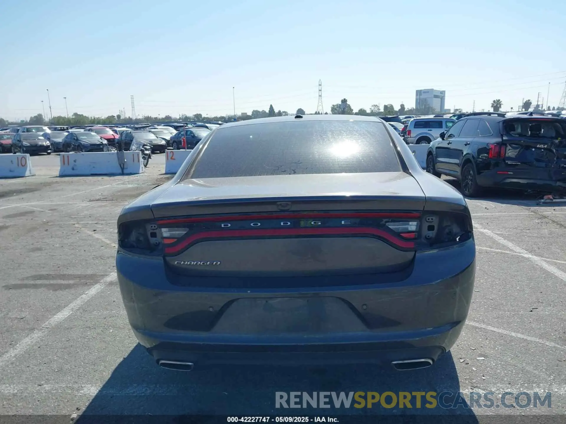 17 fotografías del automóvil dañado 2C3CDXBG6LH234913 DODGE CHARGER 2020