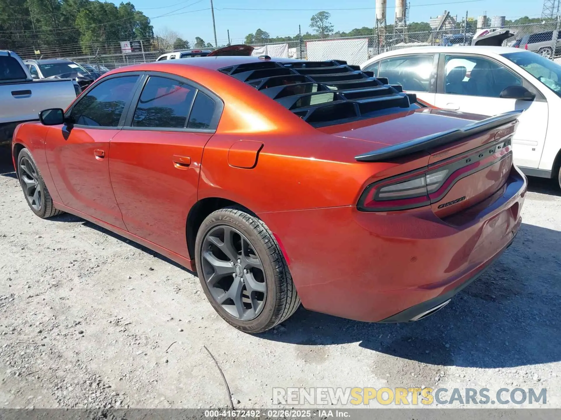 3 fotografías del automóvil dañado 2C3CDXBG6LH249606 DODGE CHARGER 2020
