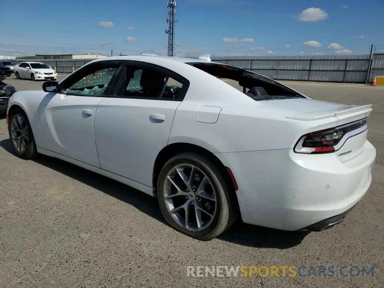 2 fotografías del automóvil dañado 2C3CDXBG7LH102260 DODGE CHARGER 2020