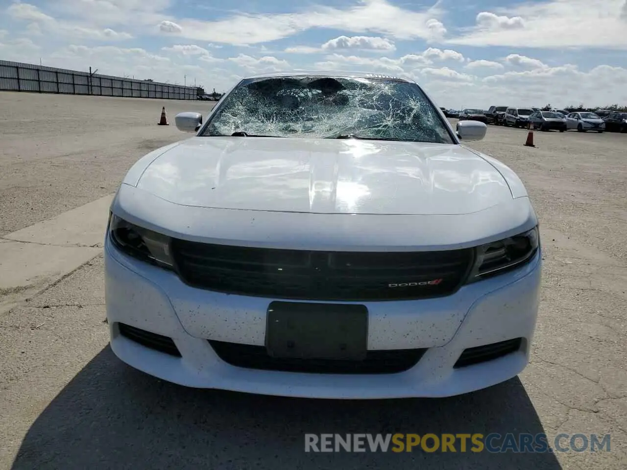 5 fotografías del automóvil dañado 2C3CDXBG7LH102260 DODGE CHARGER 2020