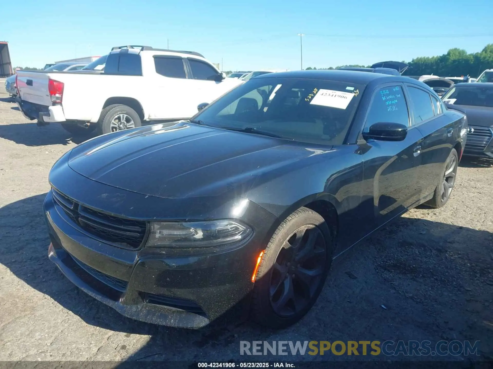 2 fotografías del automóvil dañado 2C3CDXBG7LH245368 DODGE CHARGER 2020