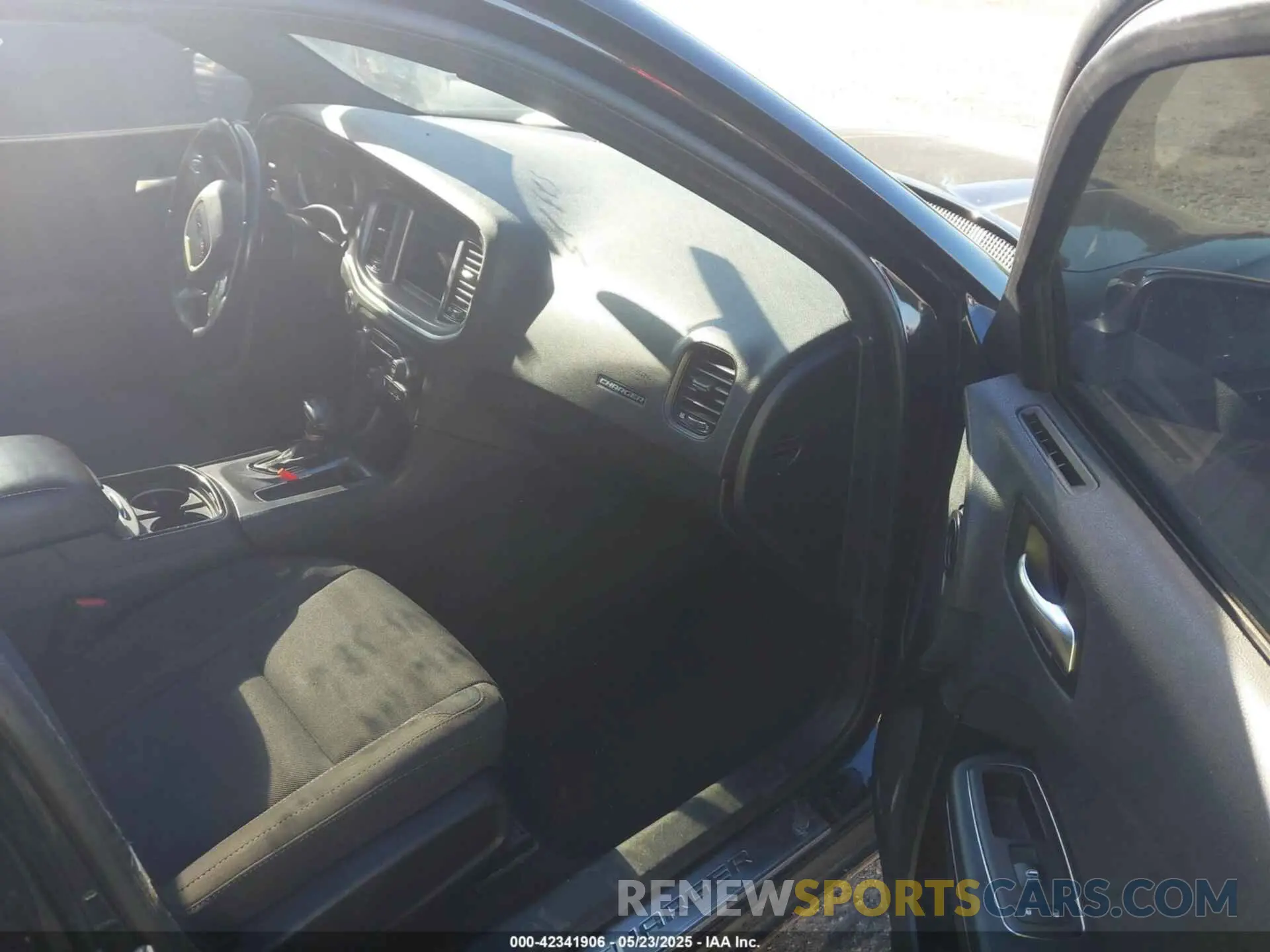 5 fotografías del automóvil dañado 2C3CDXBG7LH245368 DODGE CHARGER 2020
