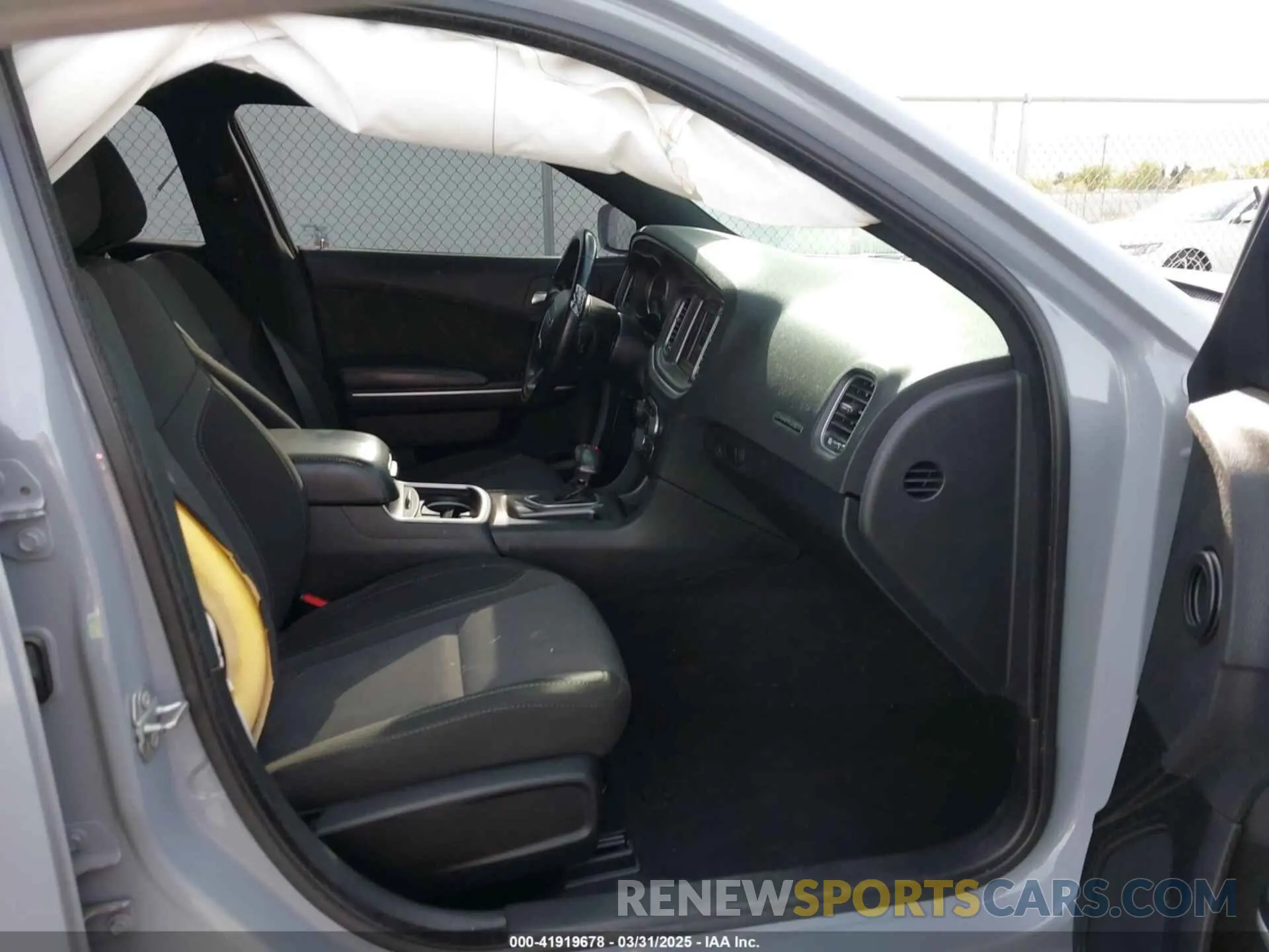 5 fotografías del automóvil dañado 2C3CDXBG8LH203193 DODGE CHARGER 2020