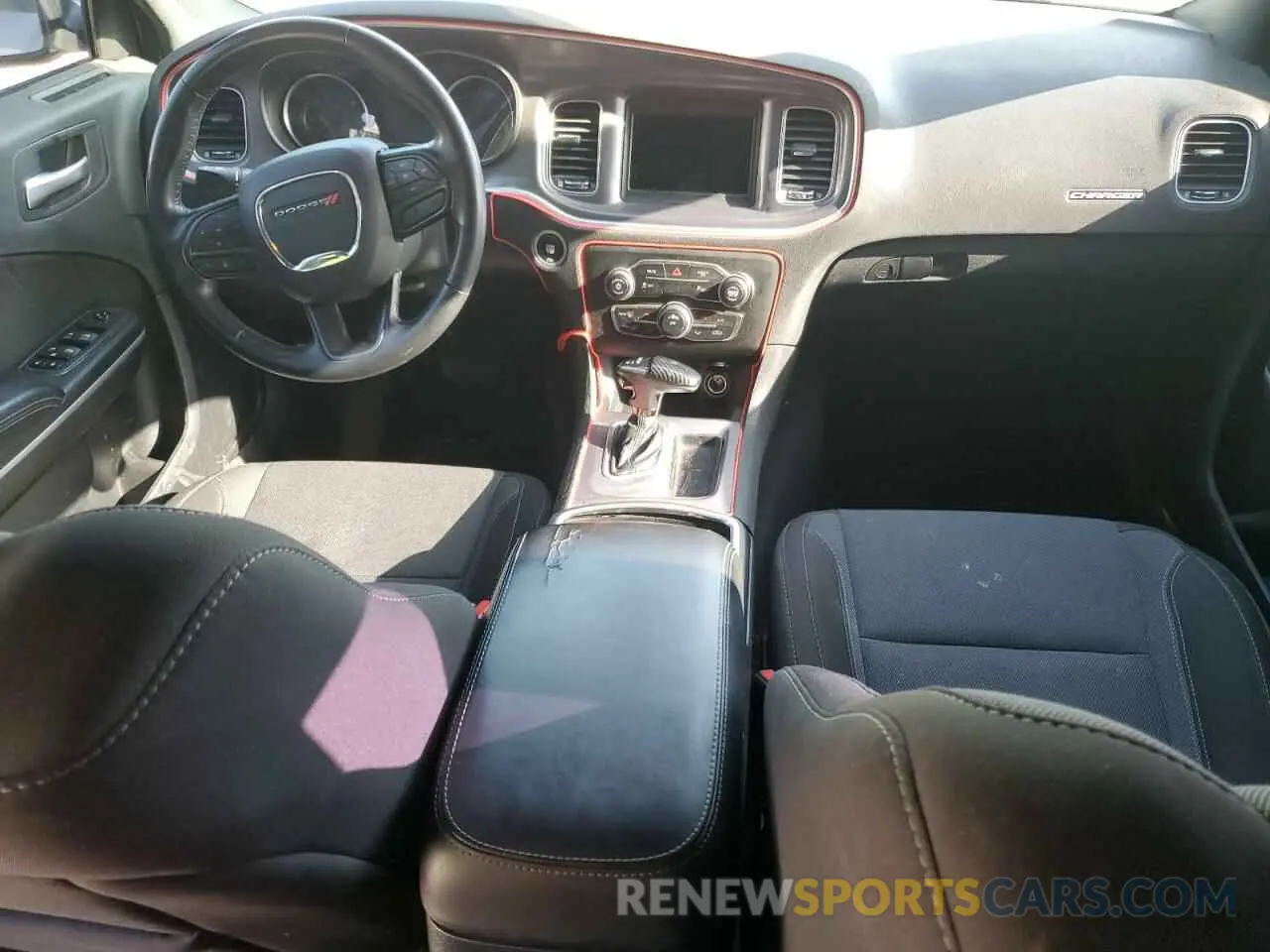 8 fotografías del automóvil dañado 2C3CDXBGXLH163537 DODGE CHARGER 2020