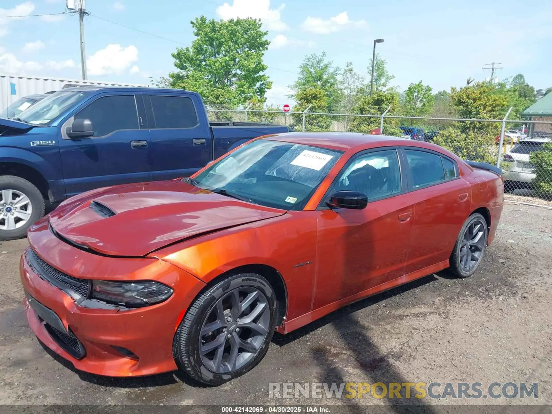 2 fotografías del automóvil dañado 2C3CDXCT7LH176452 DODGE CHARGER 2020