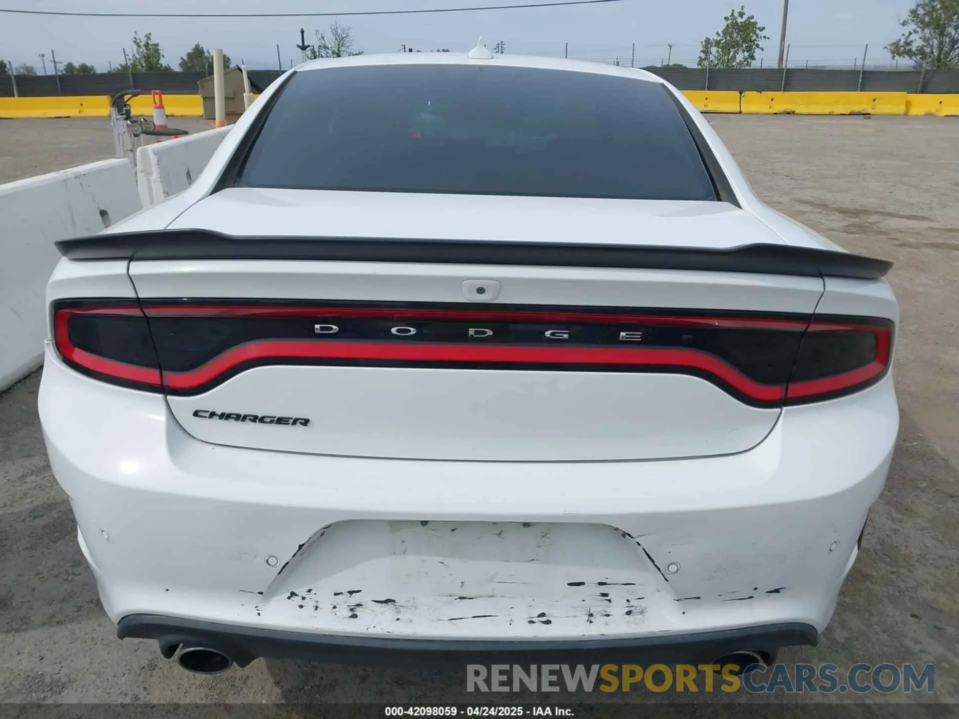 15 fotografías del automóvil dañado 2C3CDXGJ5LH180296 DODGE CHARGER 2020