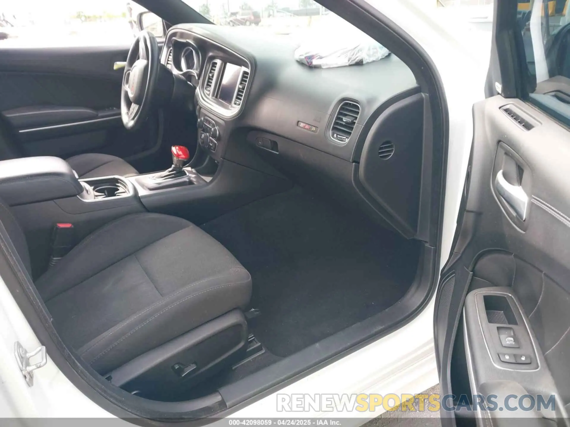 5 fotografías del automóvil dañado 2C3CDXGJ5LH180296 DODGE CHARGER 2020