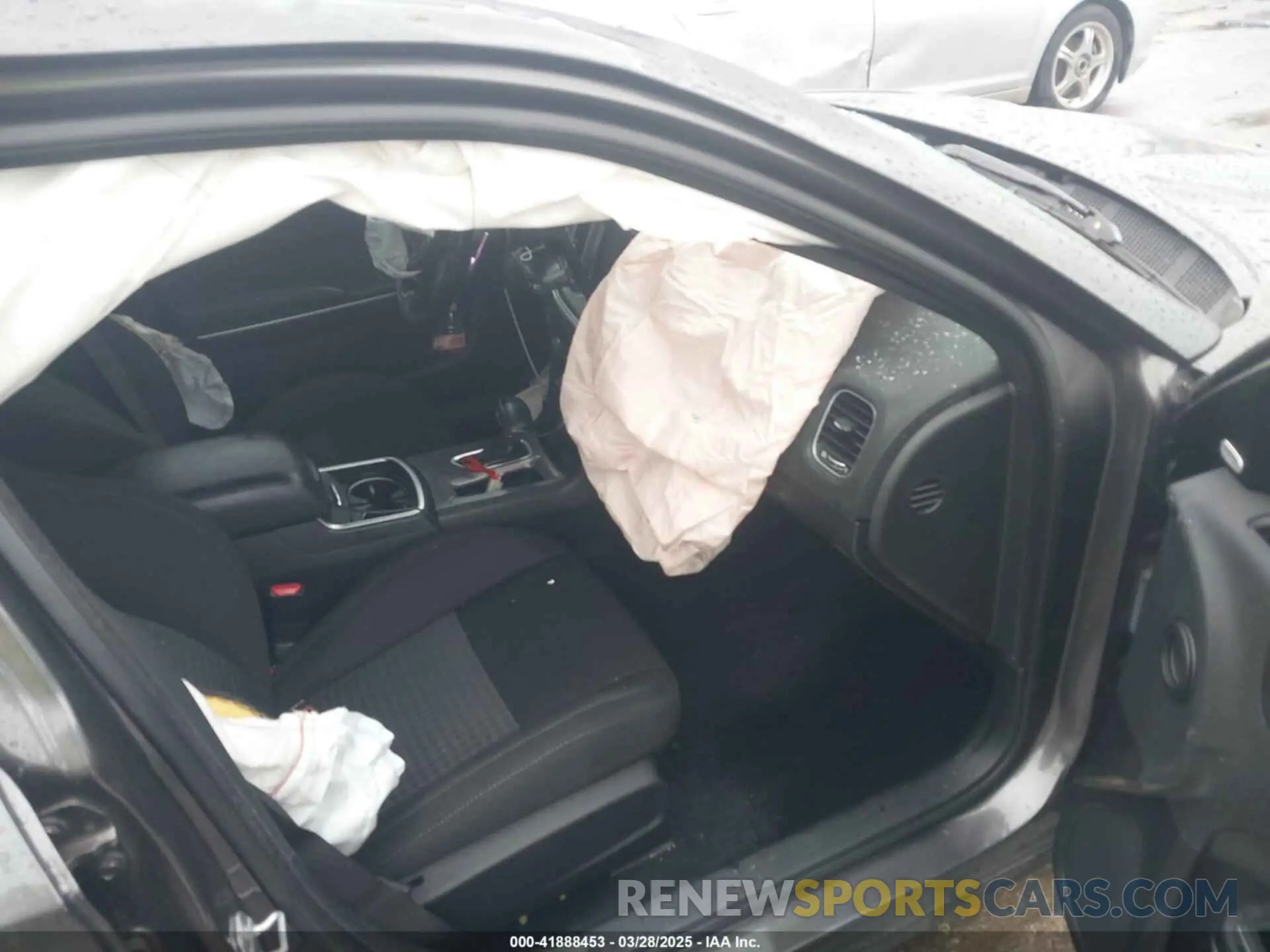 5 fotografías del automóvil dañado 2C3CDXGJXLH107344 DODGE CHARGER 2020