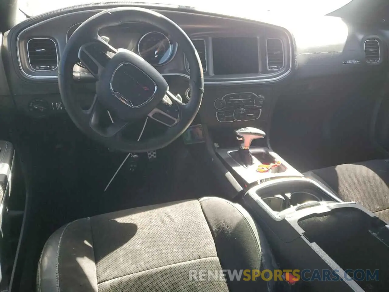 8 fotografías del automóvil dañado 2C3CDXHG6LH102418 DODGE CHARGER 2020