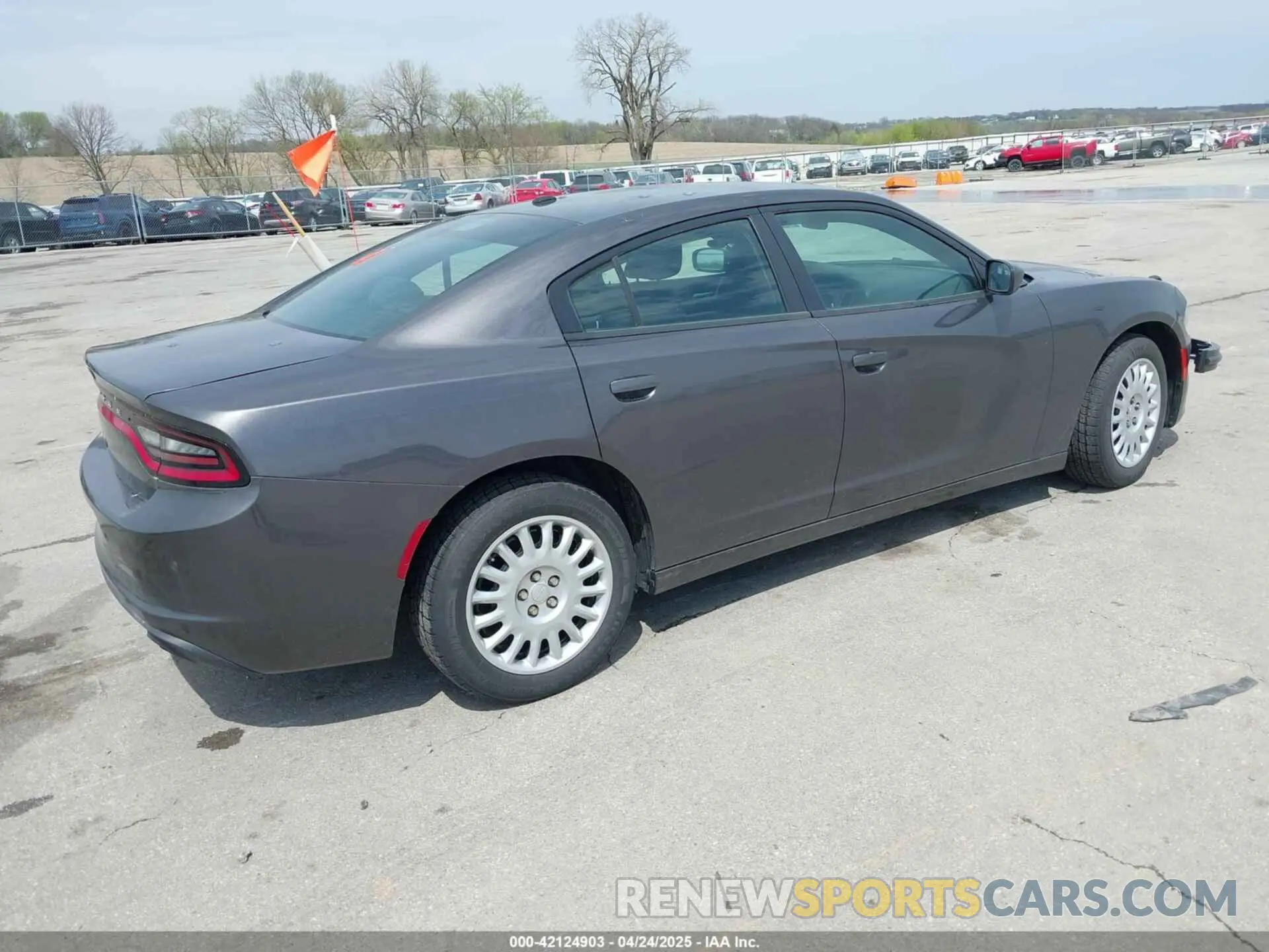 4 fotografías del automóvil dañado 2C3CDXKT3LH112023 DODGE CHARGER 2020