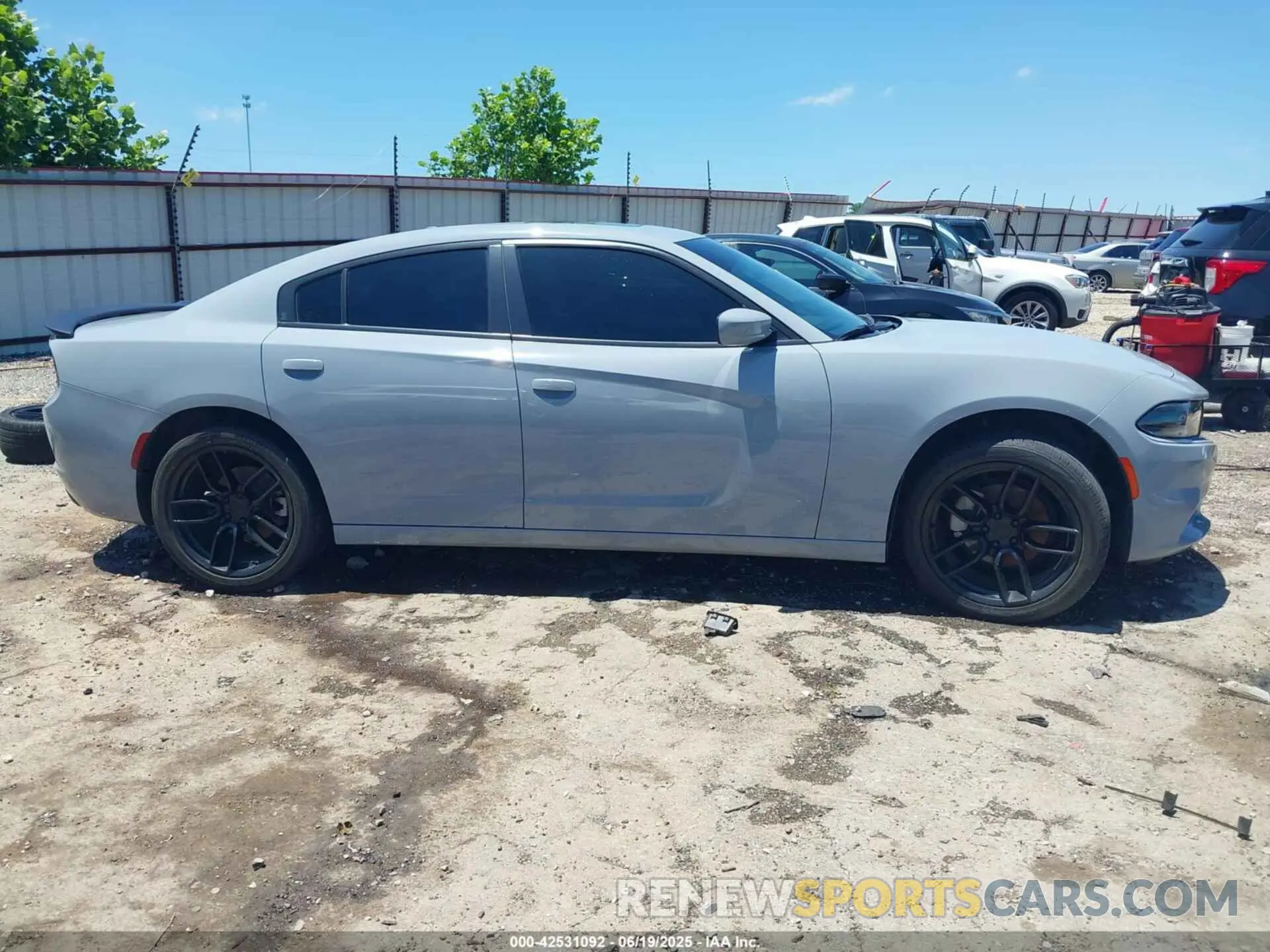 14 fotografías del automóvil dañado 2C3CDXBG9MH548167 DODGE CHARGER 2021