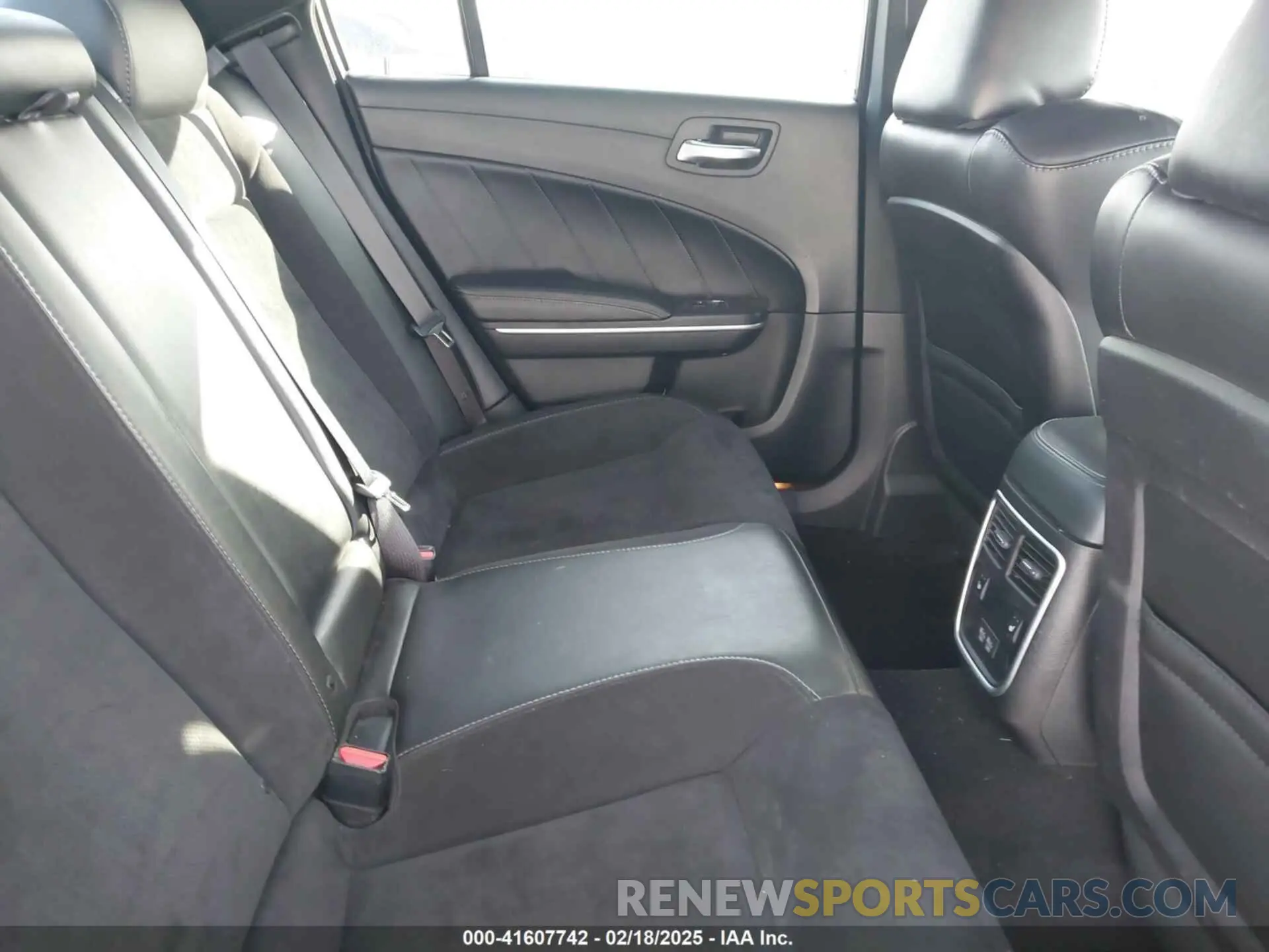 8 fotografías del automóvil dañado 2C3CDXGJXMH576323 DODGE CHARGER 2021