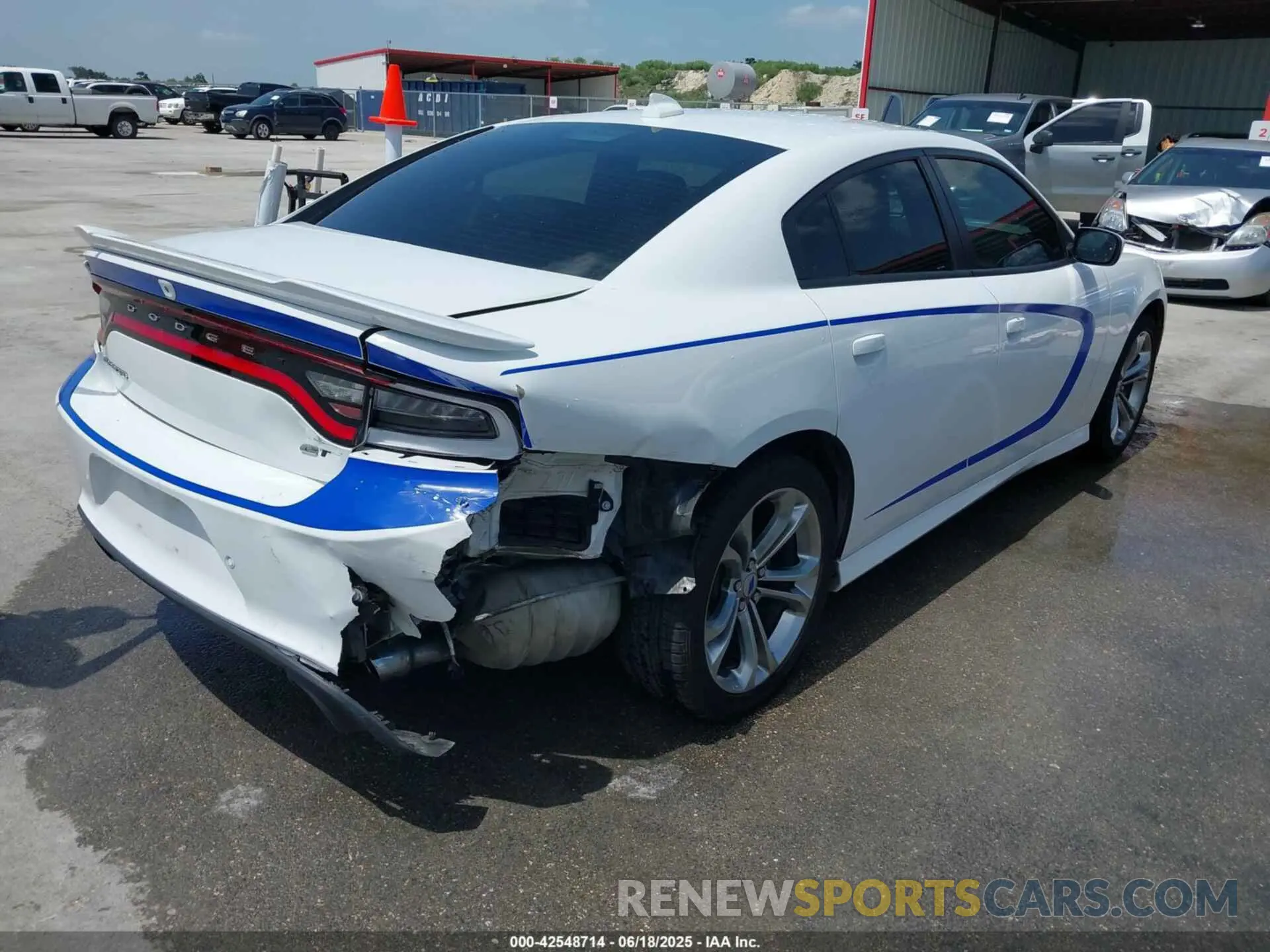 4 fotografías del automóvil dañado 2C3CDXHG2MH648800 DODGE CHARGER 2021