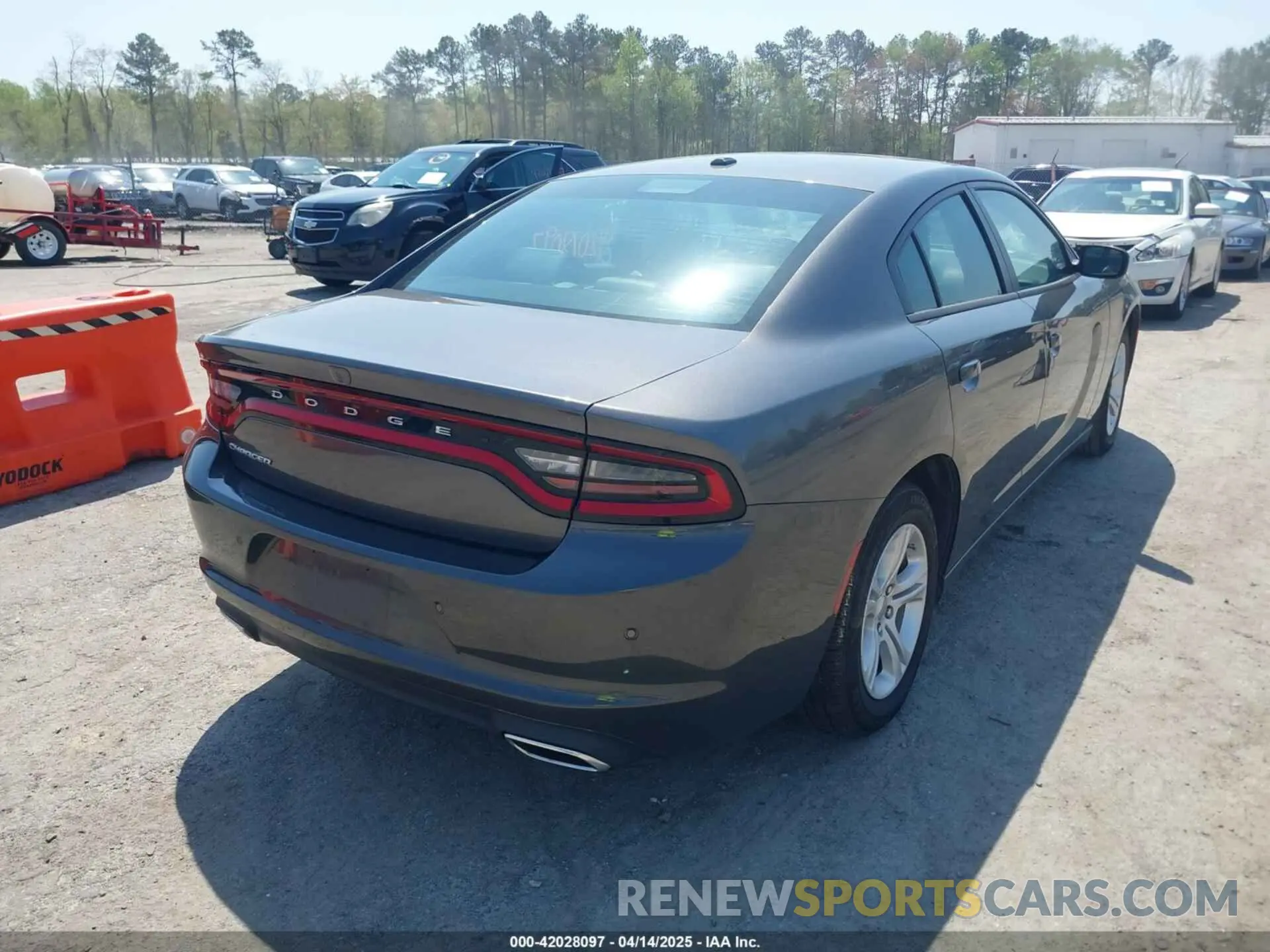 4 fotografías del automóvil dañado 2C3CDXBG0NH182780 DODGE CHARGER 2022