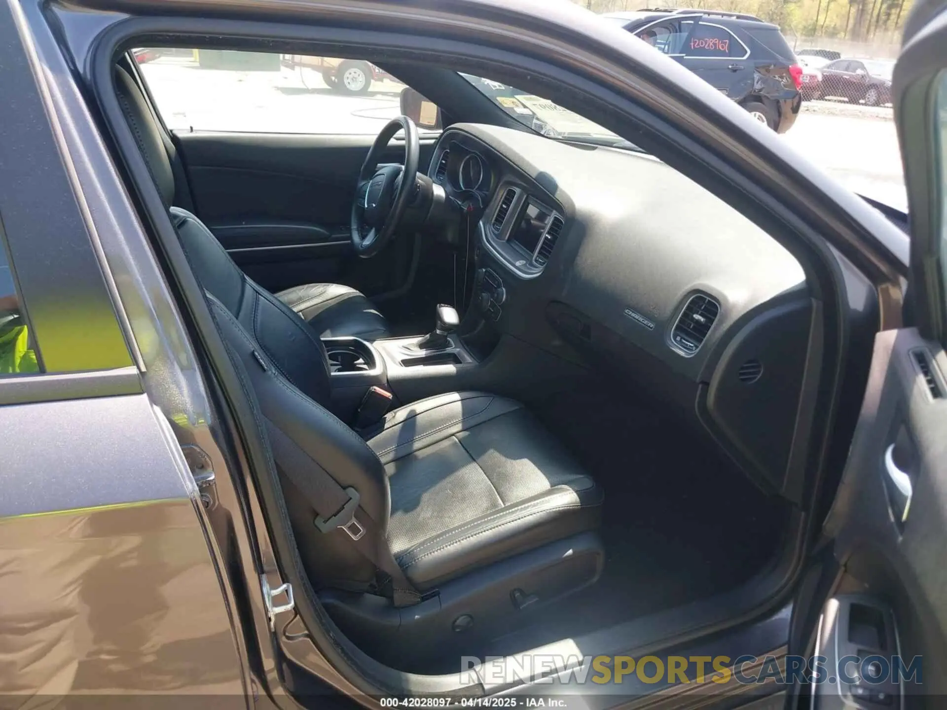 5 fotografías del automóvil dañado 2C3CDXBG0NH182780 DODGE CHARGER 2022