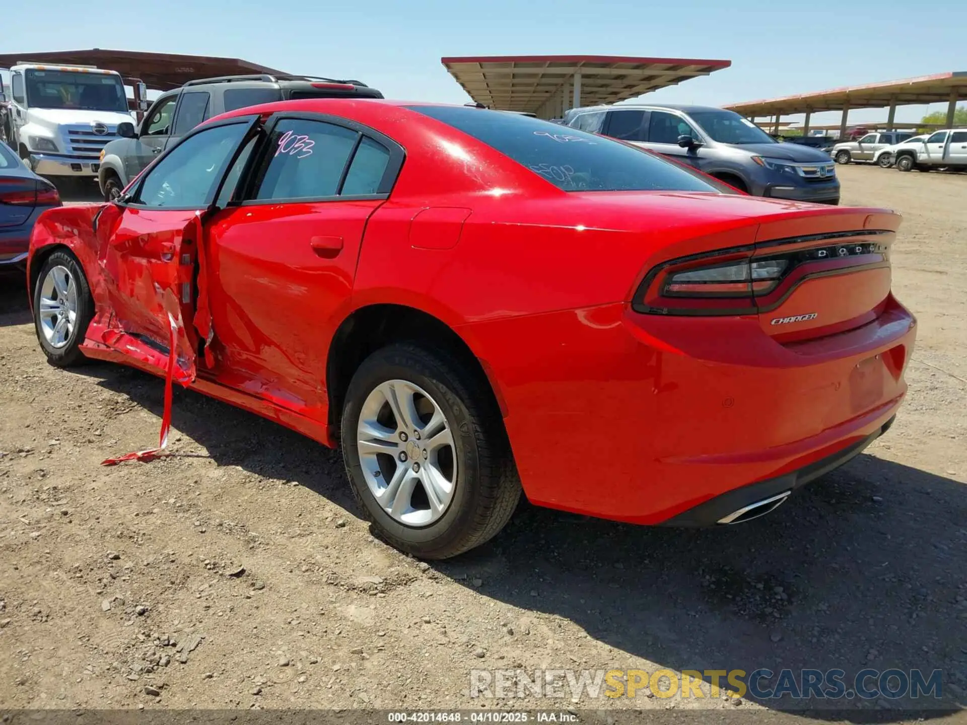 3 fotografías del automóvil dañado 2C3CDXBG0NH255744 DODGE CHARGER 2022