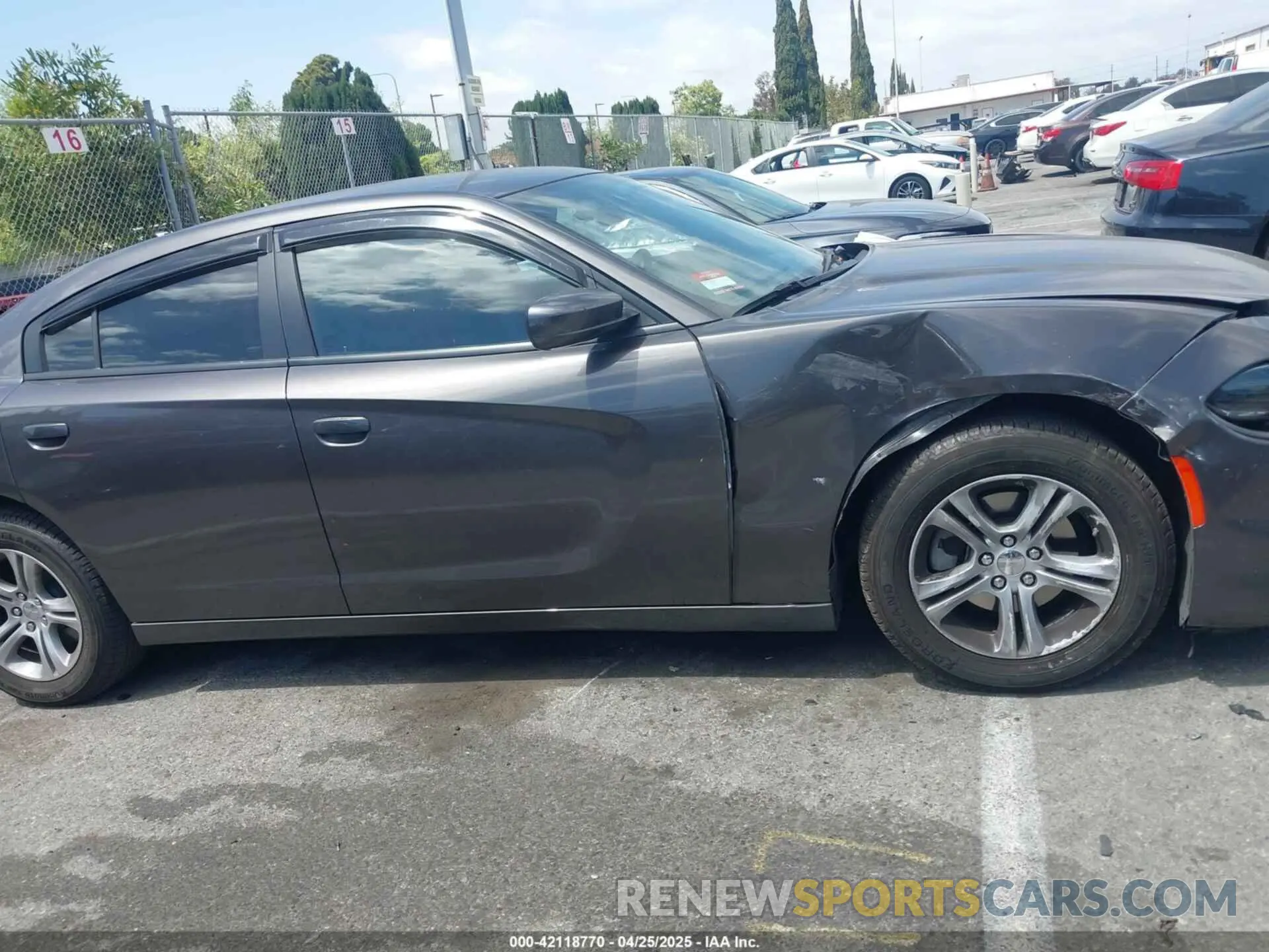 13 fotografías del automóvil dañado 2C3CDXBG3NH208949 DODGE CHARGER 2022