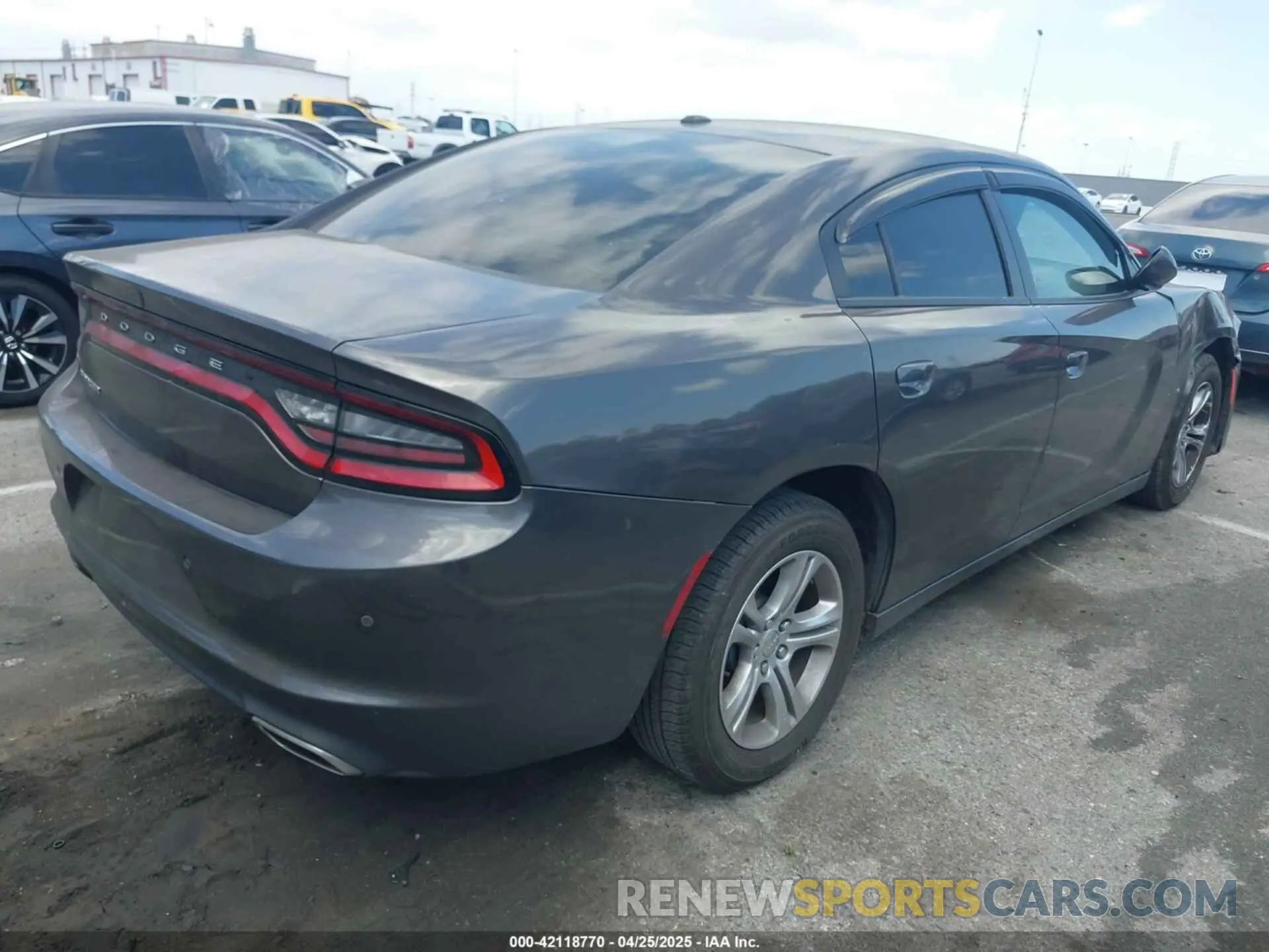 4 fotografías del automóvil dañado 2C3CDXBG3NH208949 DODGE CHARGER 2022