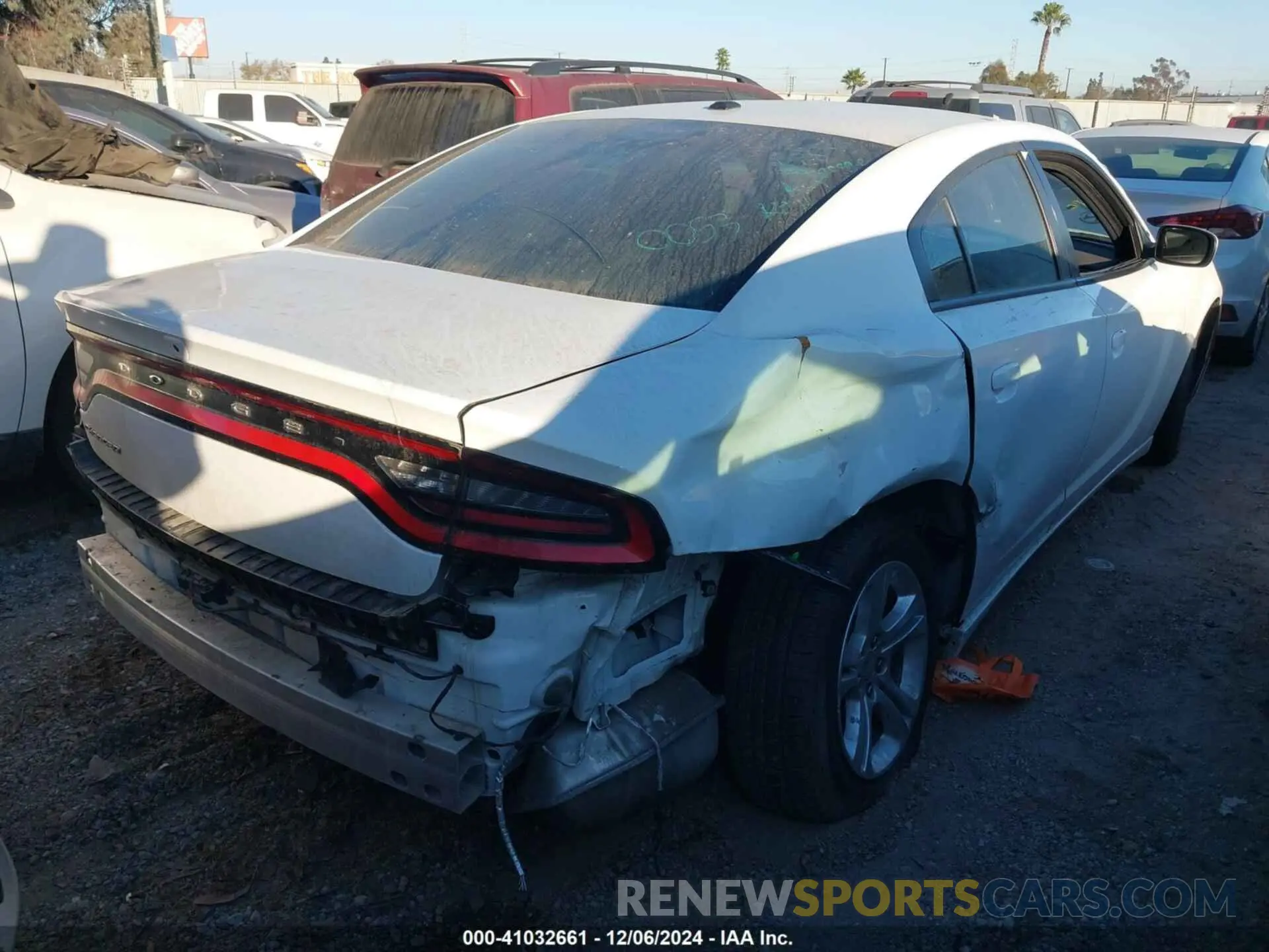4 fotografías del automóvil dañado 2C3CDXBG7NH220053 DODGE CHARGER 2022