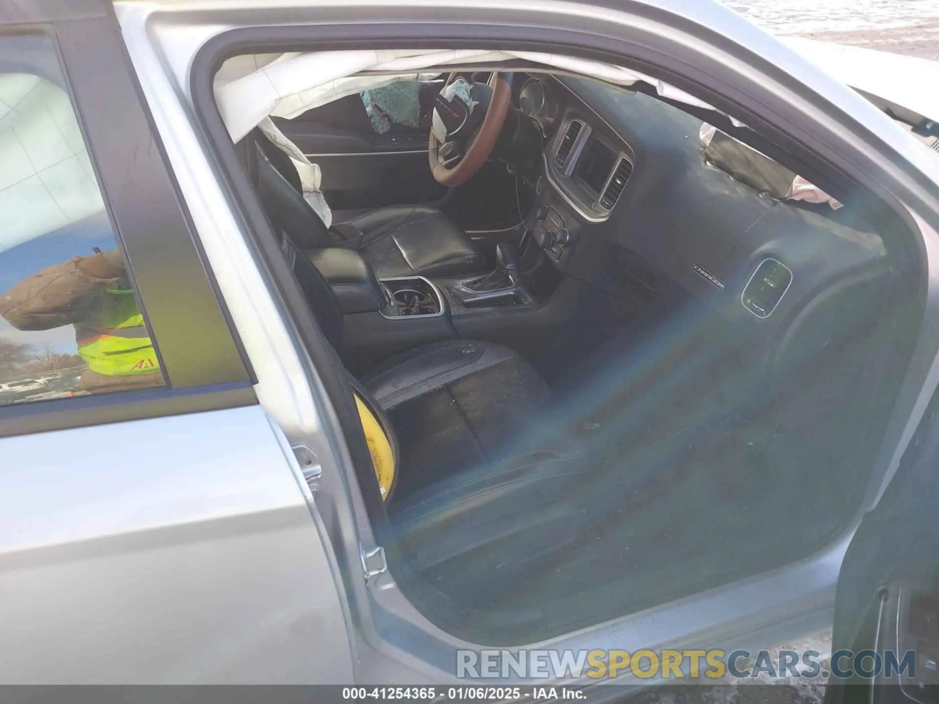 5 fotografías del automóvil dañado 2C3CDXBG9NH118995 DODGE CHARGER 2022