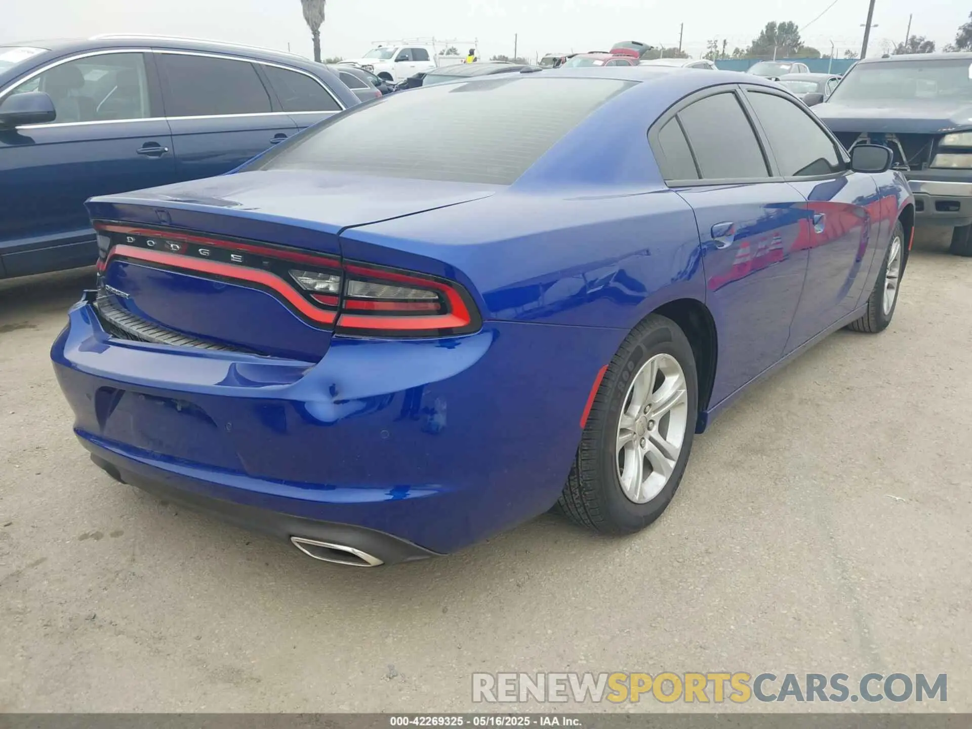4 fotografías del automóvil dañado 2C3CDXBGXNH231127 DODGE CHARGER 2022