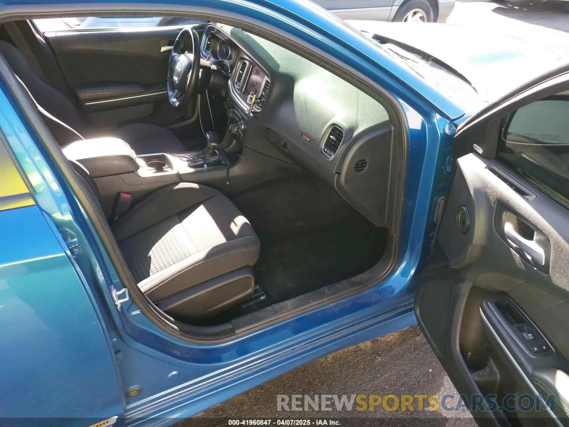 5 fotografías del automóvil dañado 2C3CDXGJ8NH120452 DODGE CHARGER 2022