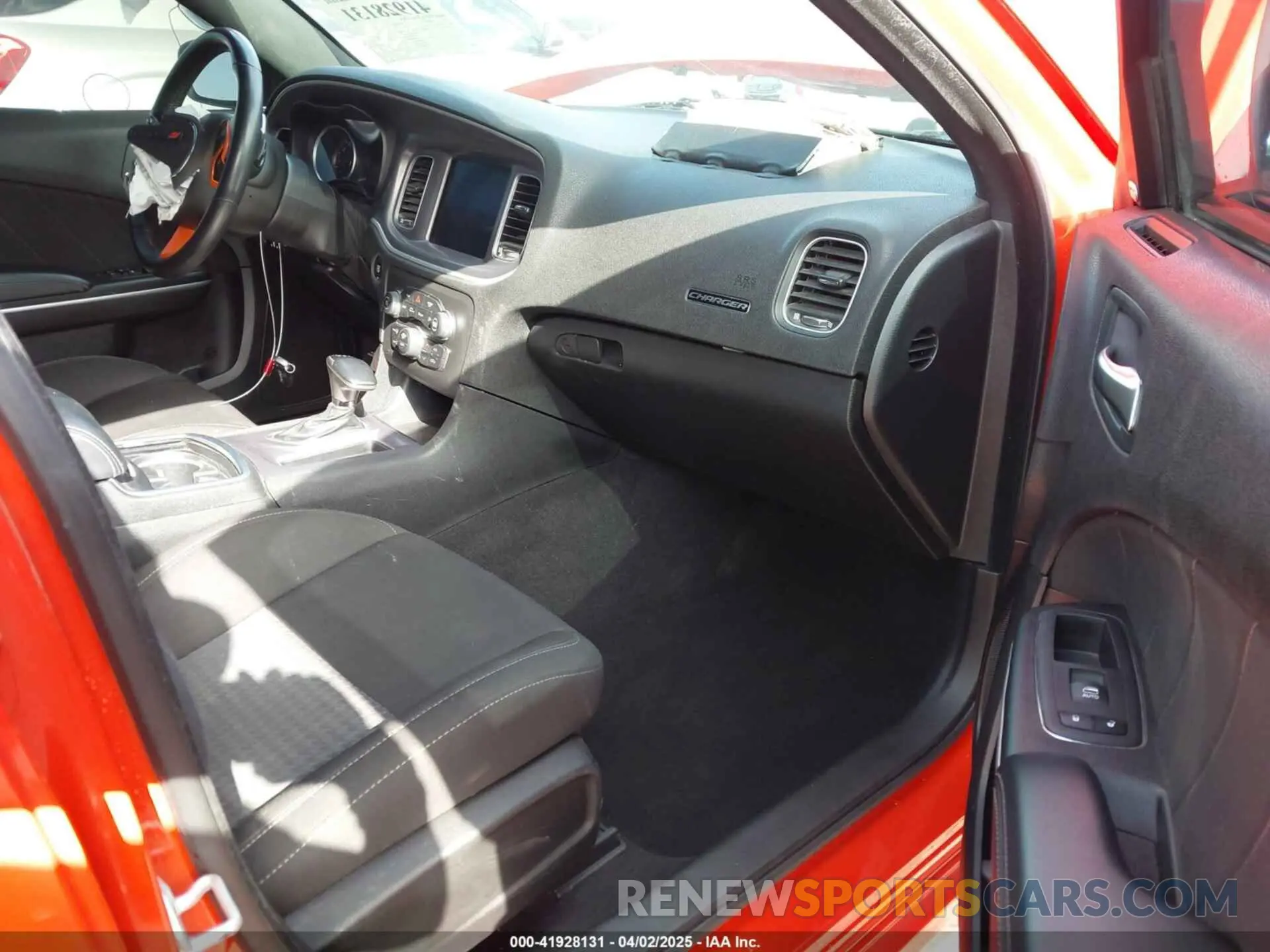 5 fotografías del automóvil dañado 2C3CDXHG7NH173856 DODGE CHARGER 2022