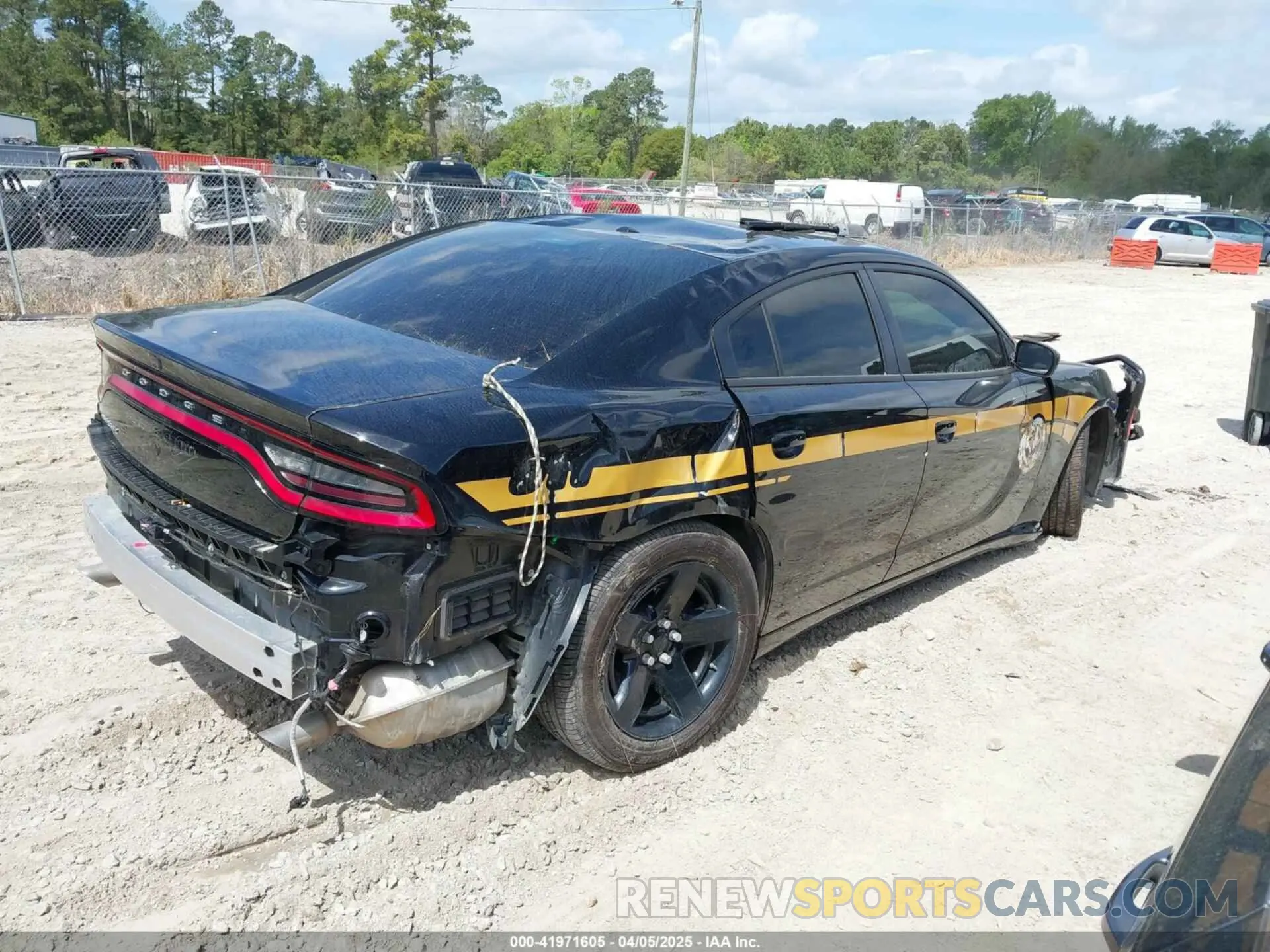 4 fotografías del automóvil dañado 2C3CDXAT3PH639826 DODGE CHARGER 2023