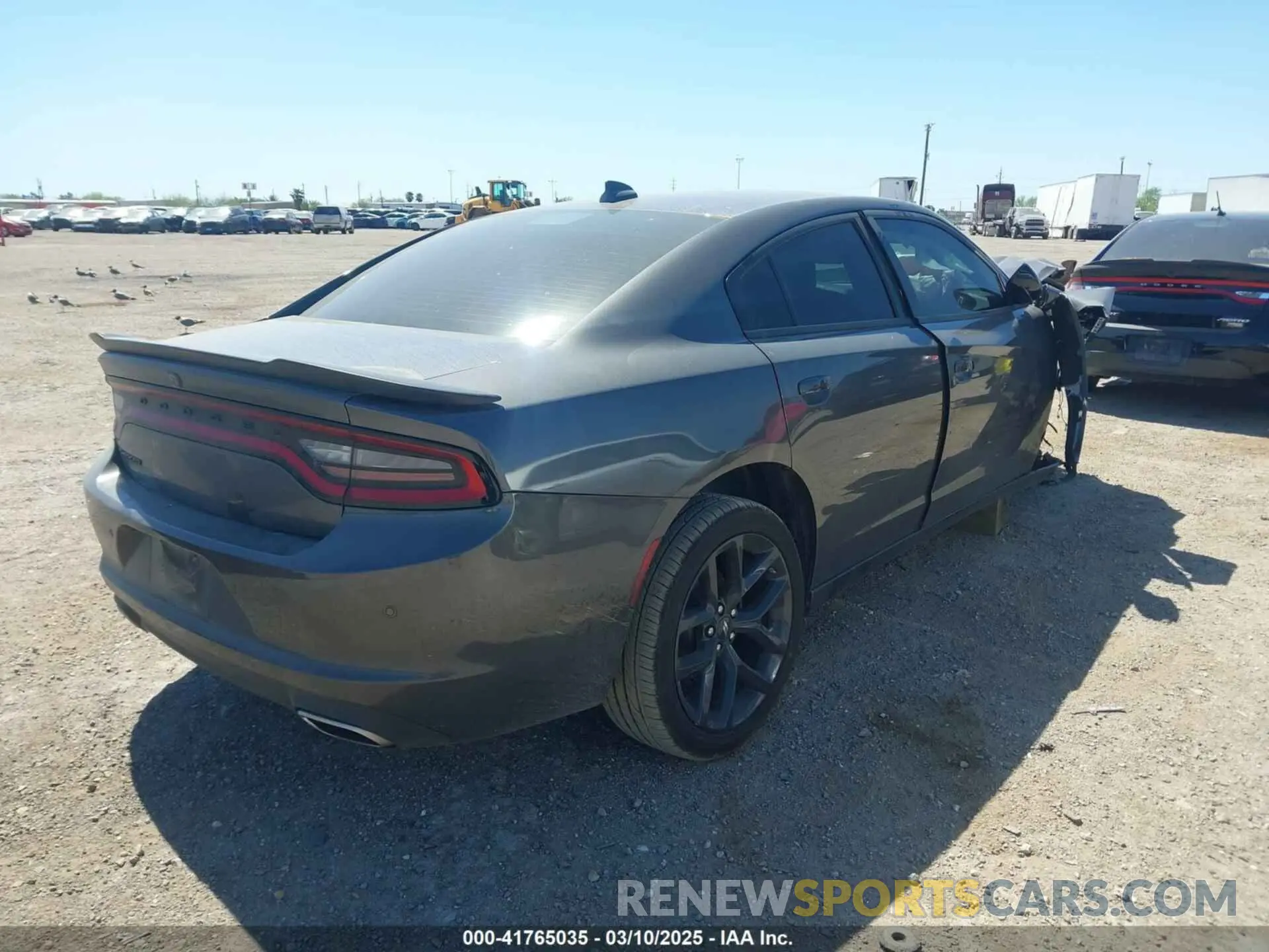 4 fotografías del automóvil dañado 2C3CDXBG0PH519192 DODGE CHARGER 2023