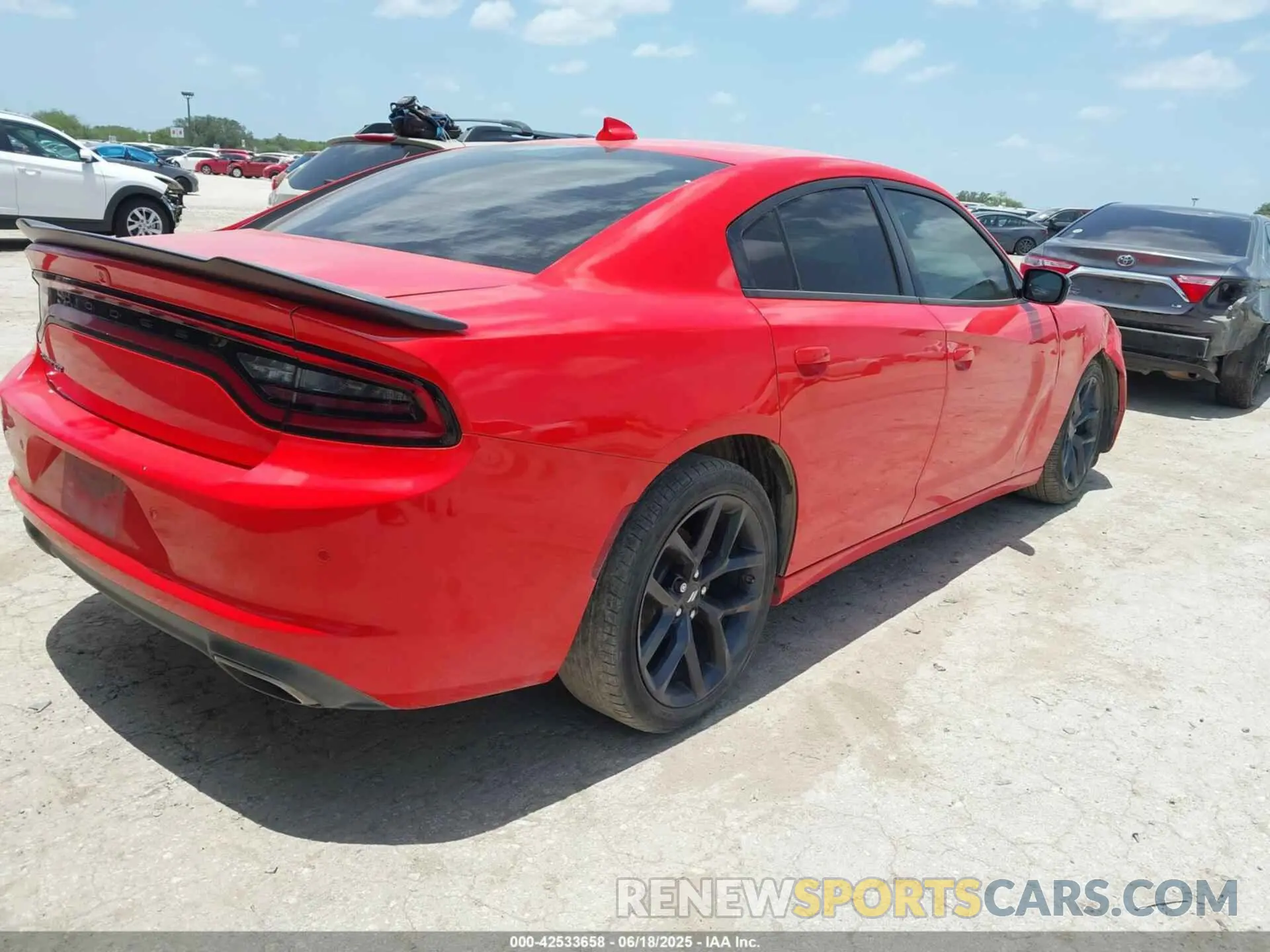 4 fotografías del automóvil dañado 2C3CDXBG1PH598467 DODGE CHARGER 2023