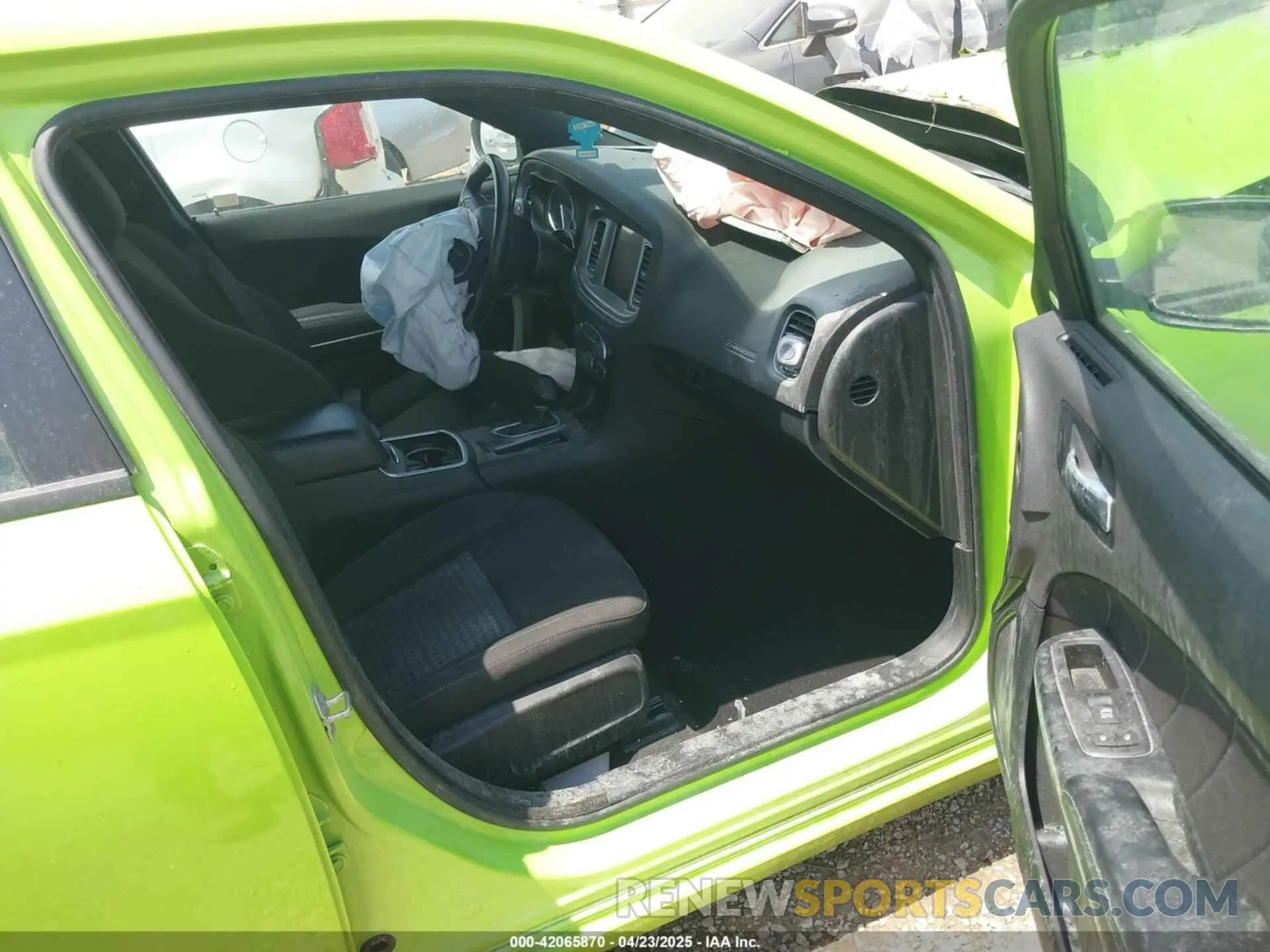 5 fotografías del automóvil dañado 2C3CDXBG1PH640152 DODGE CHARGER 2023